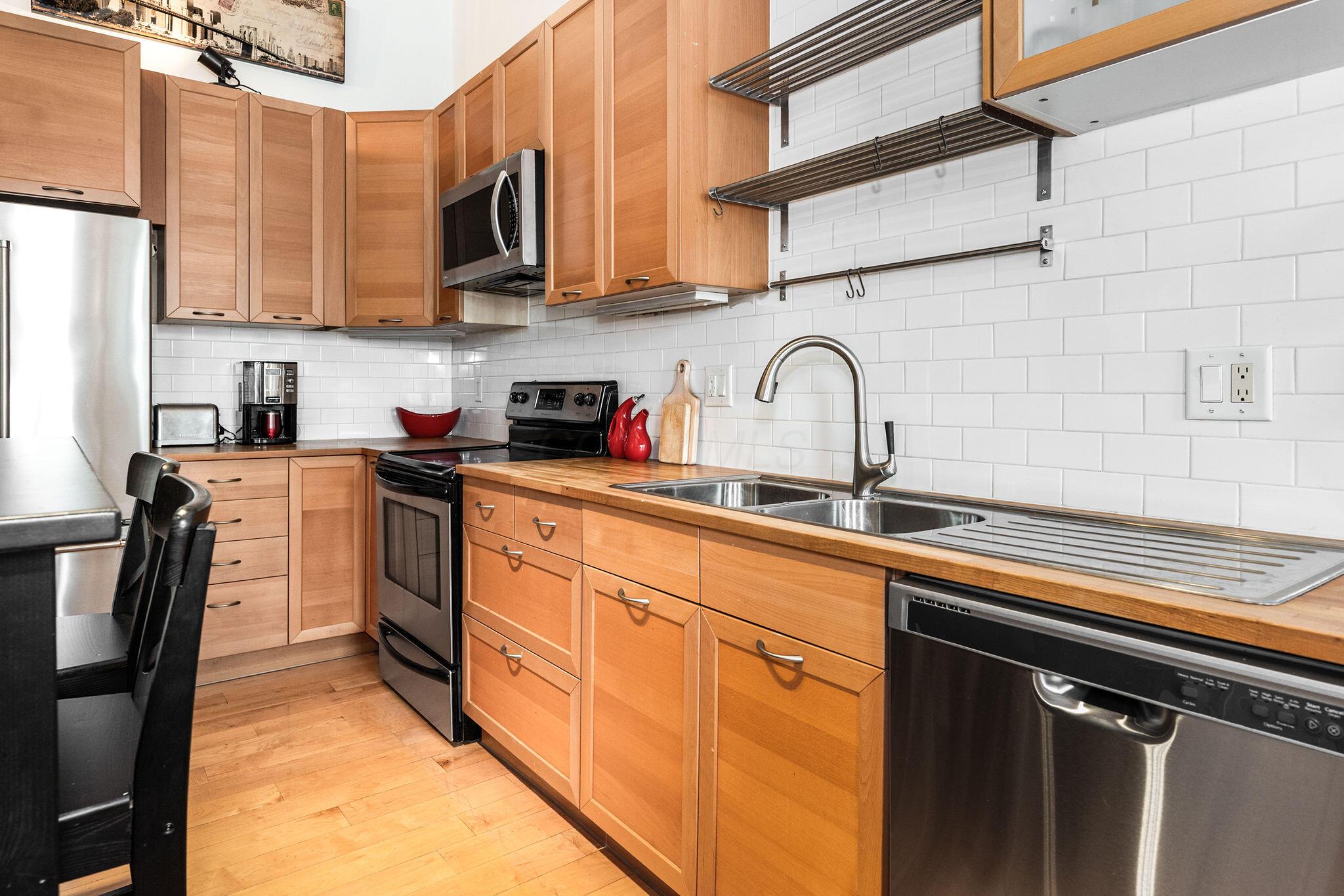 150 E Main, 305