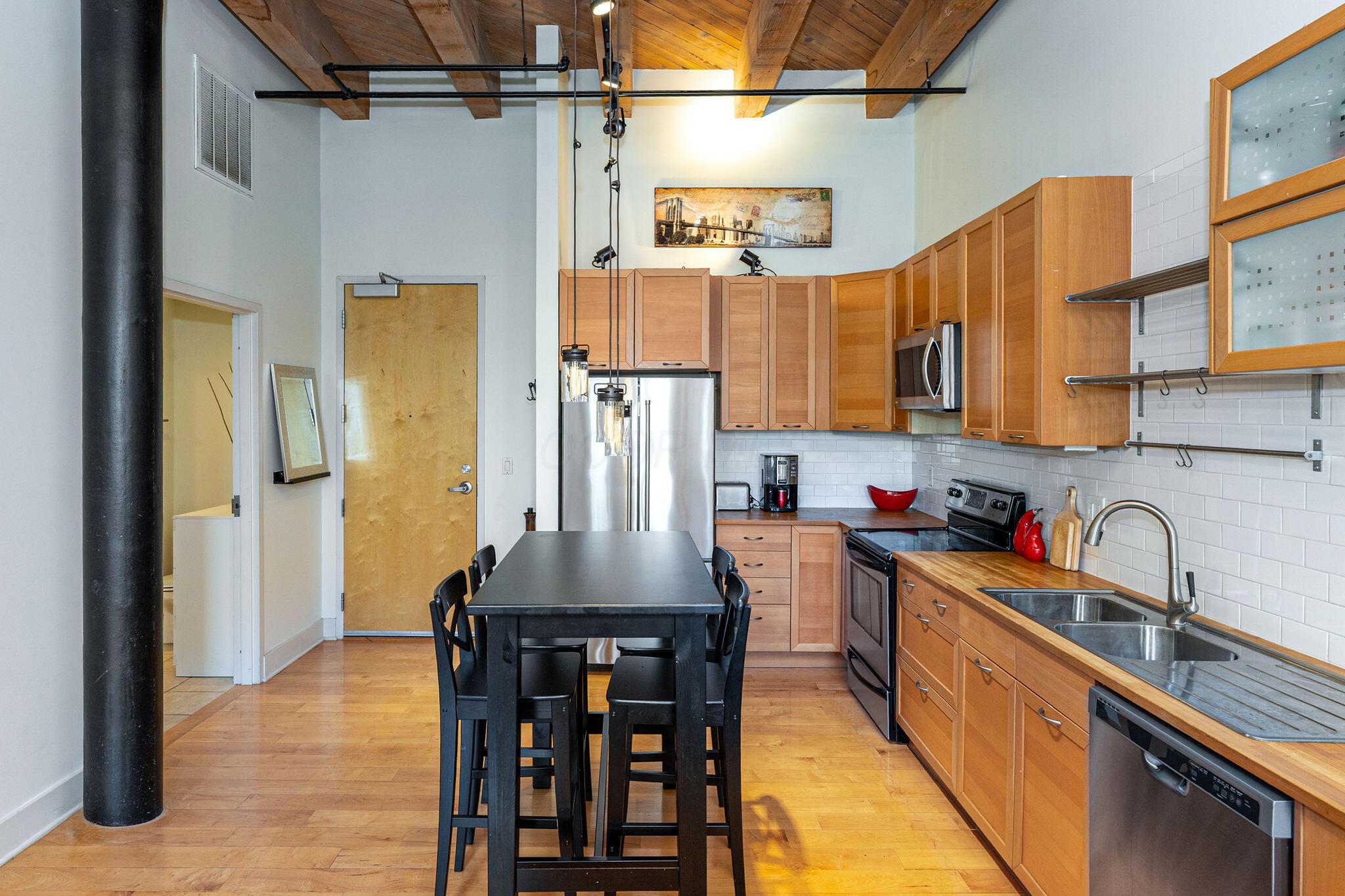 150 E Main, 305