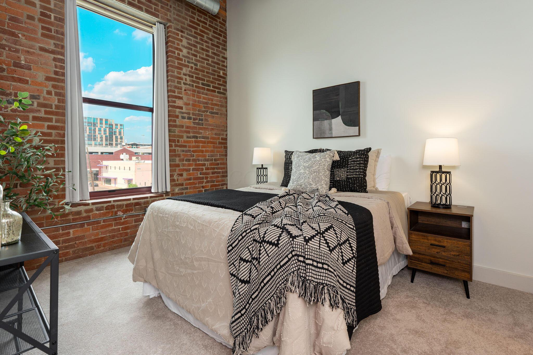 150 E Main, 305