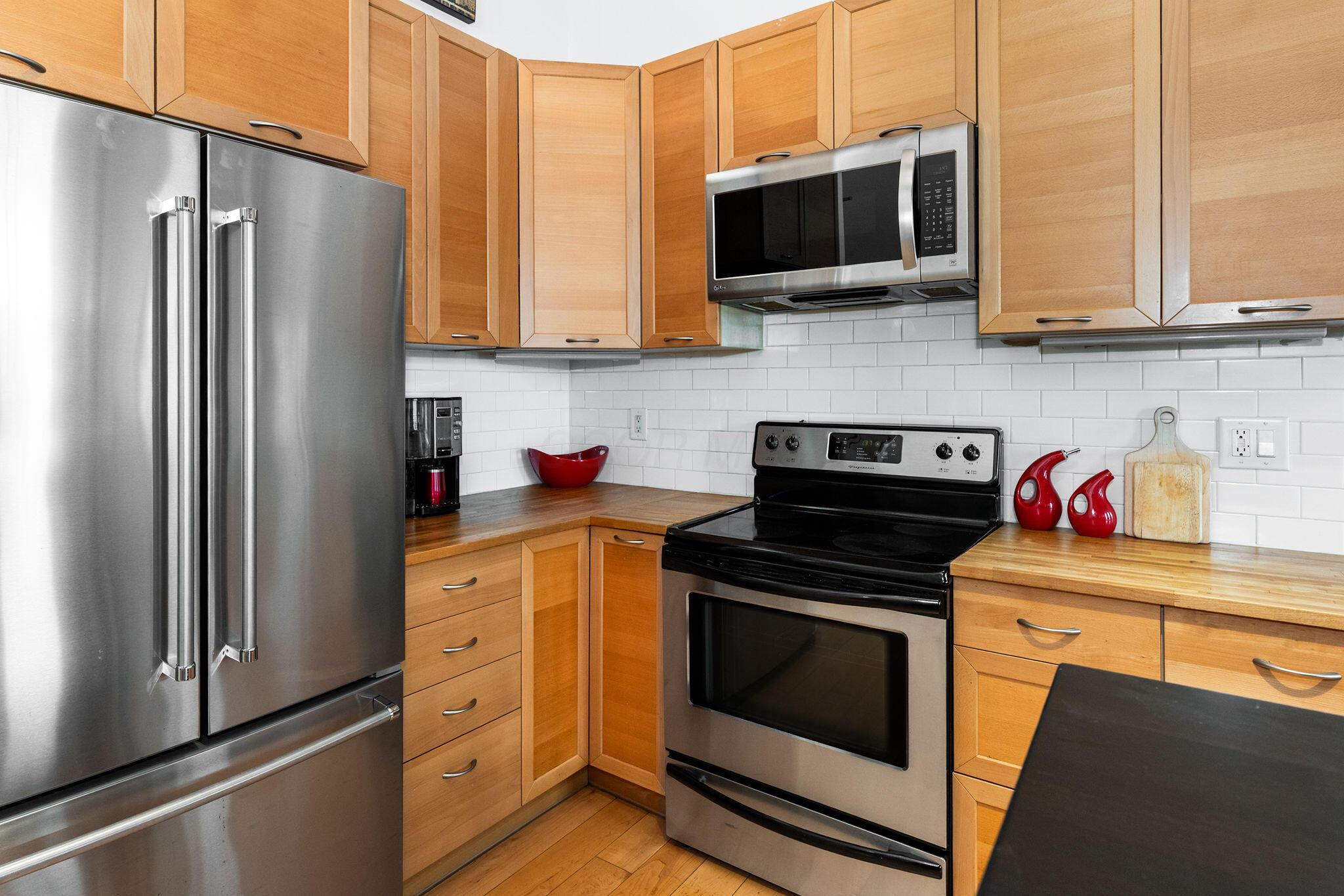 150 E Main, 305