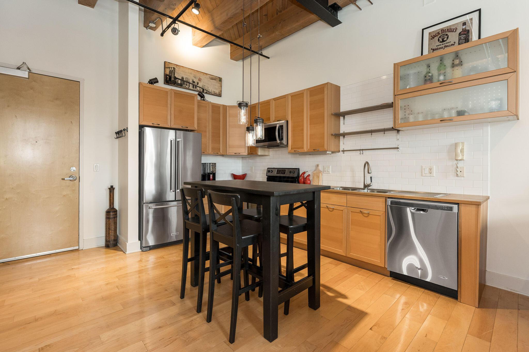 150 E Main, 305