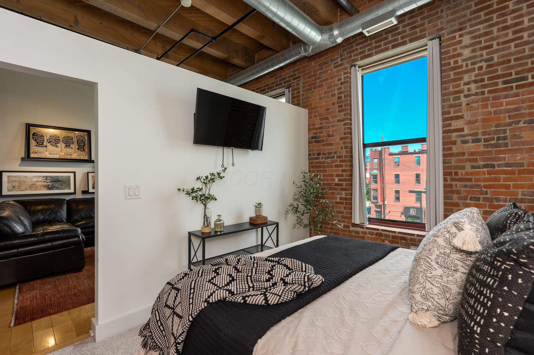 150 E Main, 305