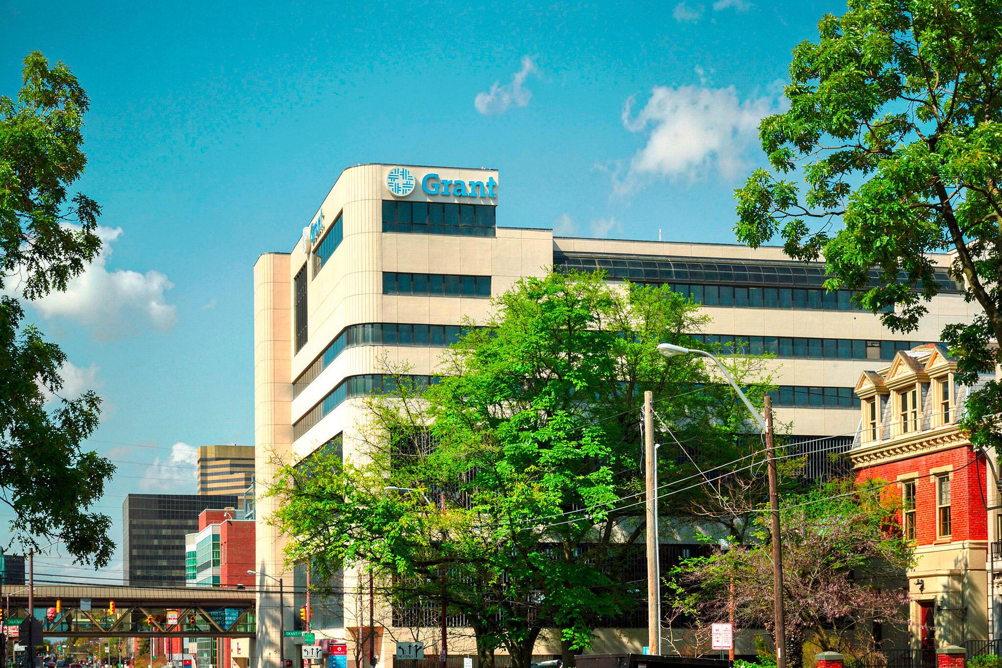 150 E Main, 305