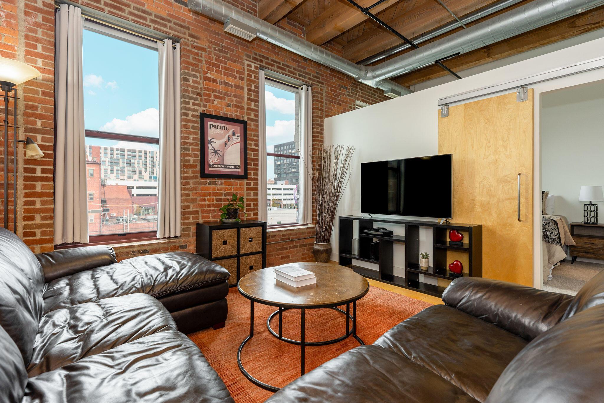 150 E Main, 305