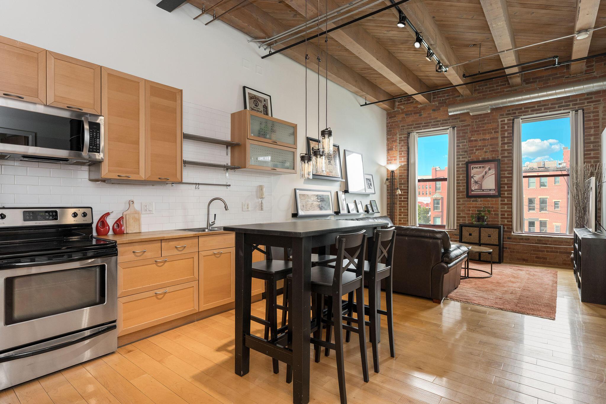 150 E Main, 305