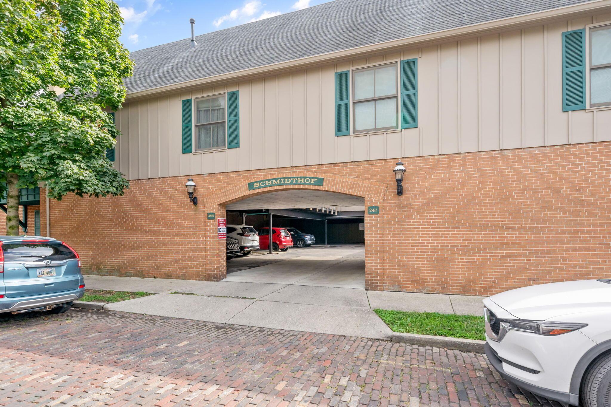 253 E Kossuth Street, A