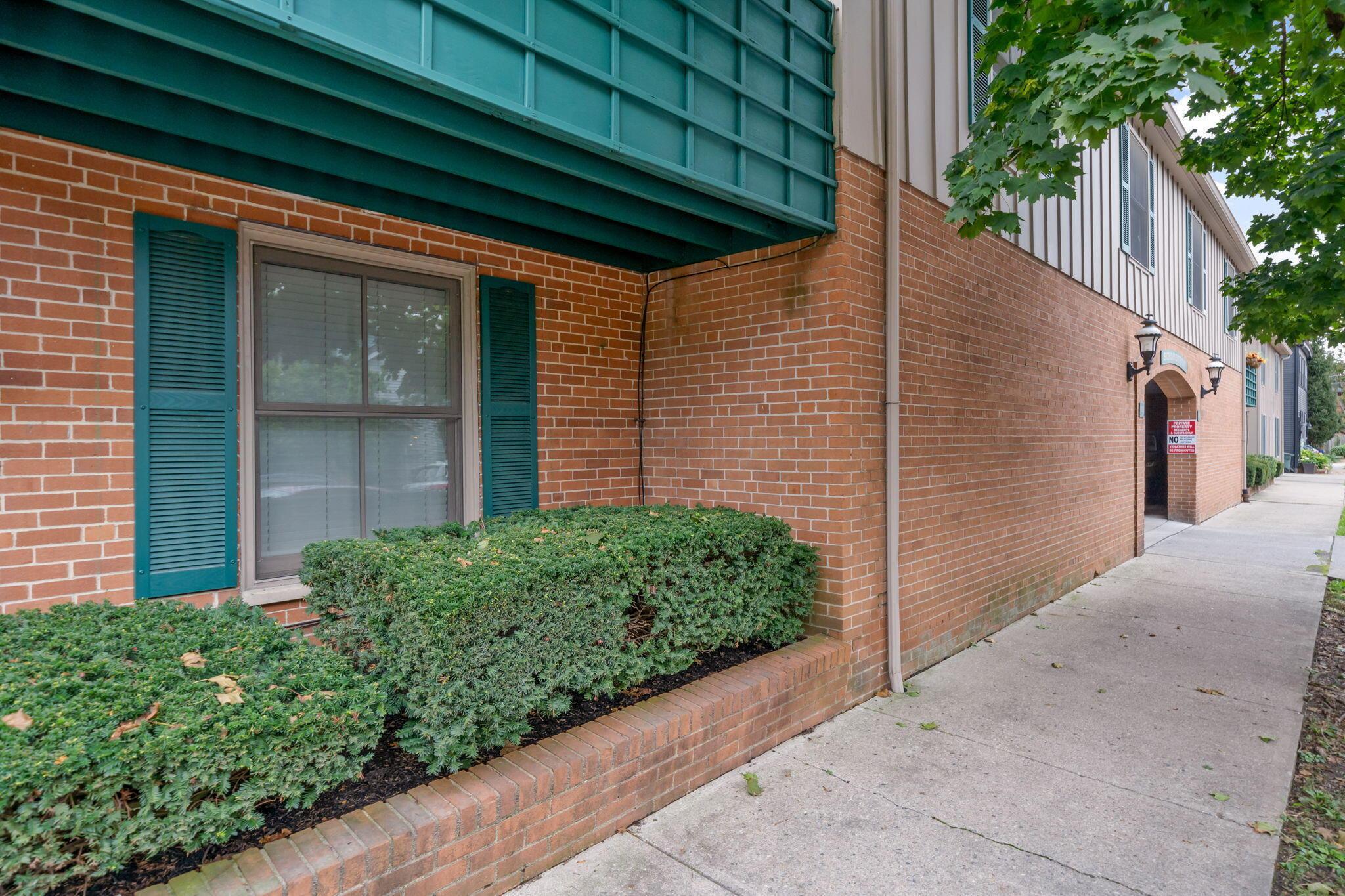 253 E Kossuth Street, A