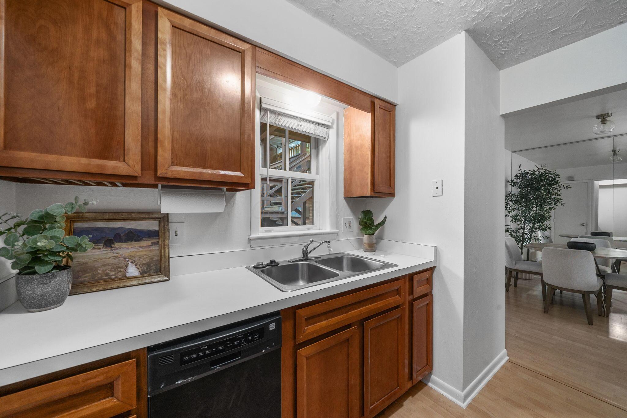 253 E Kossuth Street, A