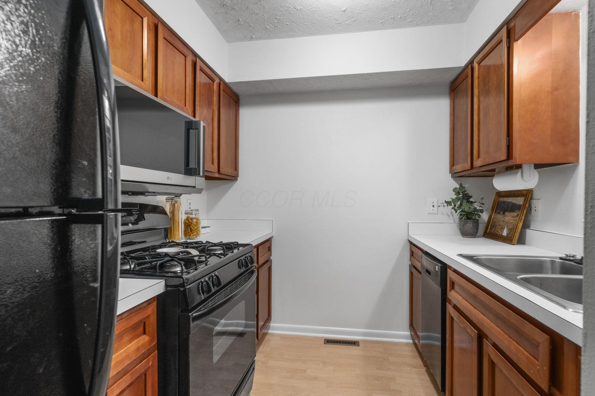 253 E Kossuth Street, A