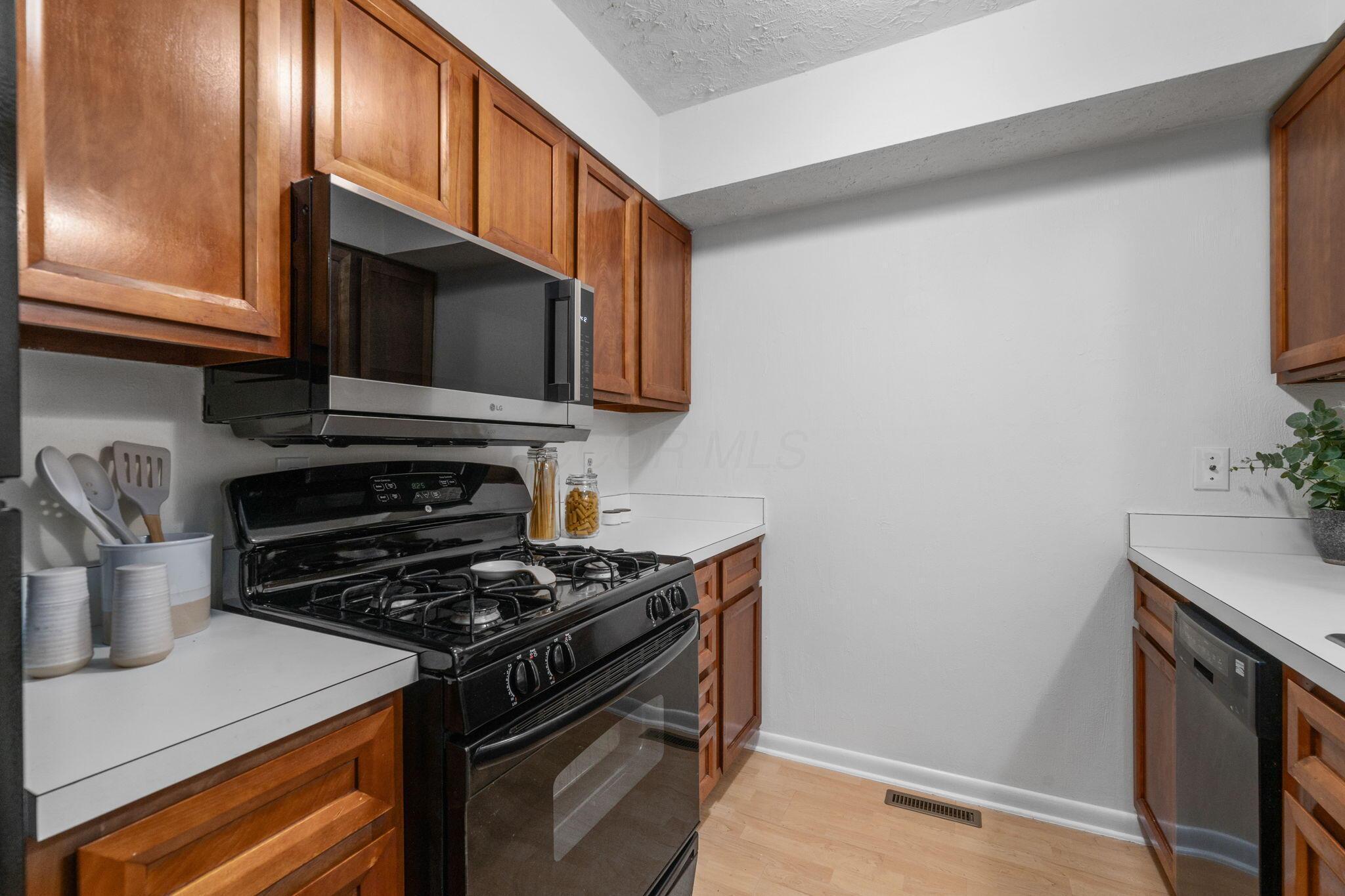 253 E Kossuth Street, A