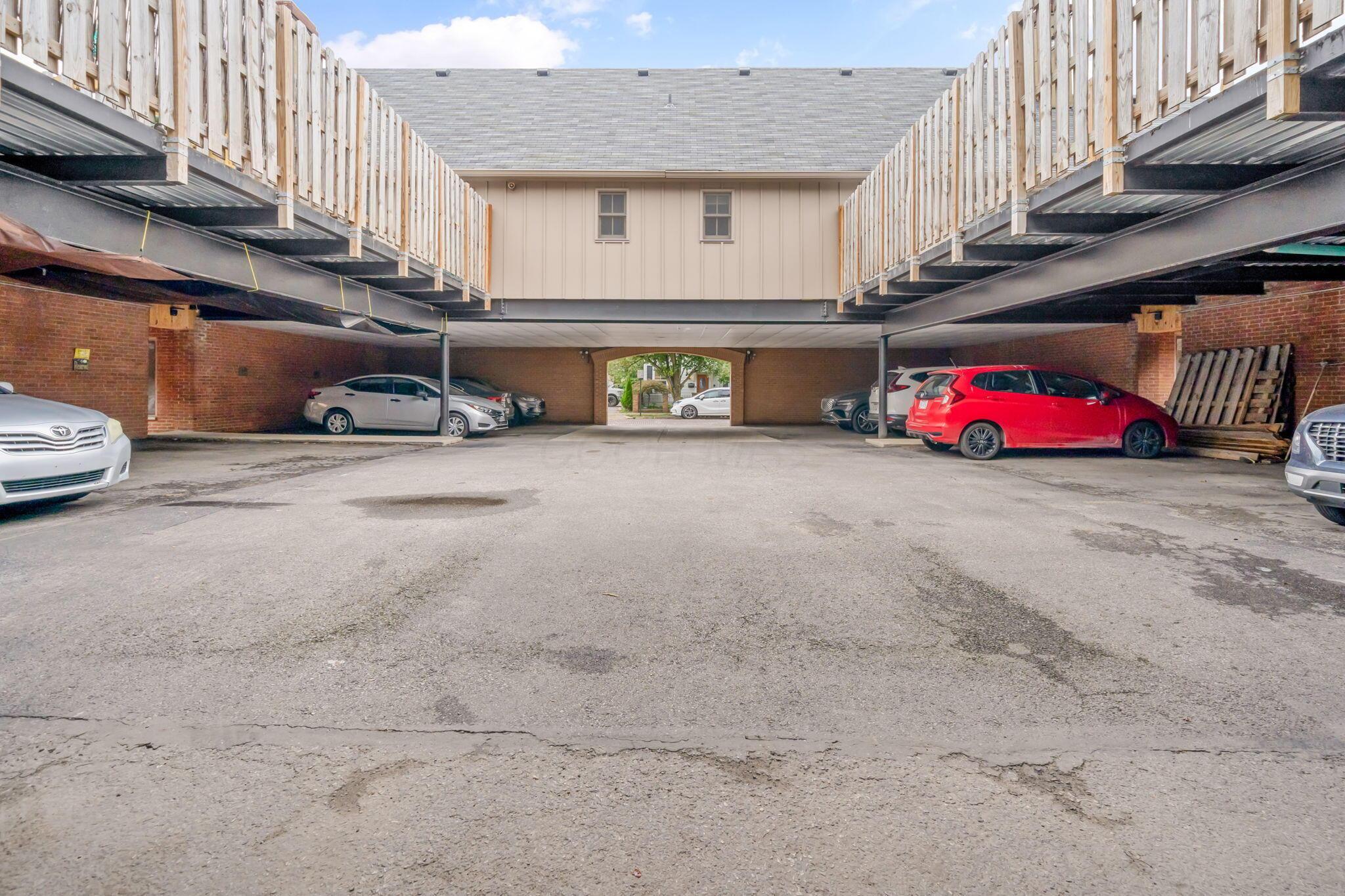 253 E Kossuth Street, A
