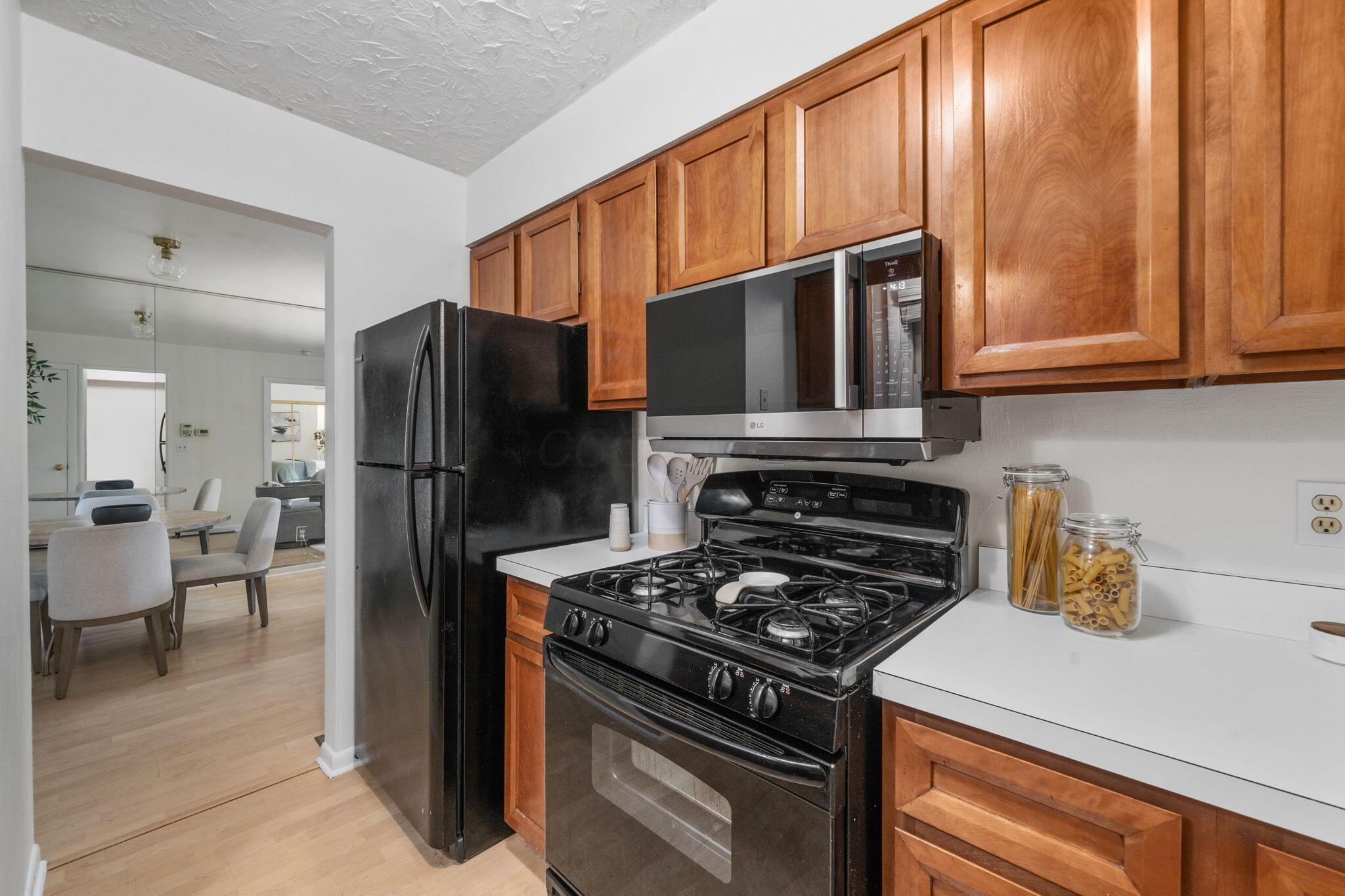 253 E Kossuth Street, A