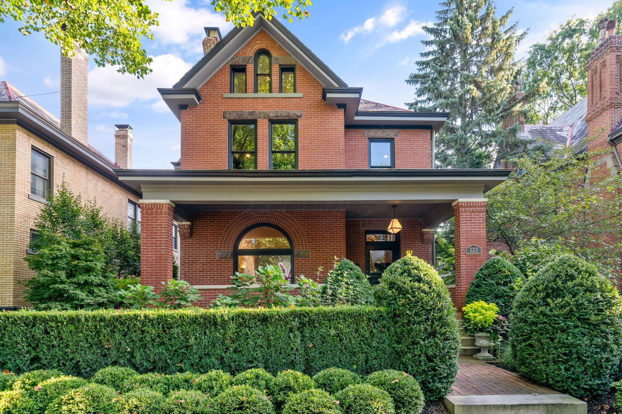 123 E Deshler Avenue