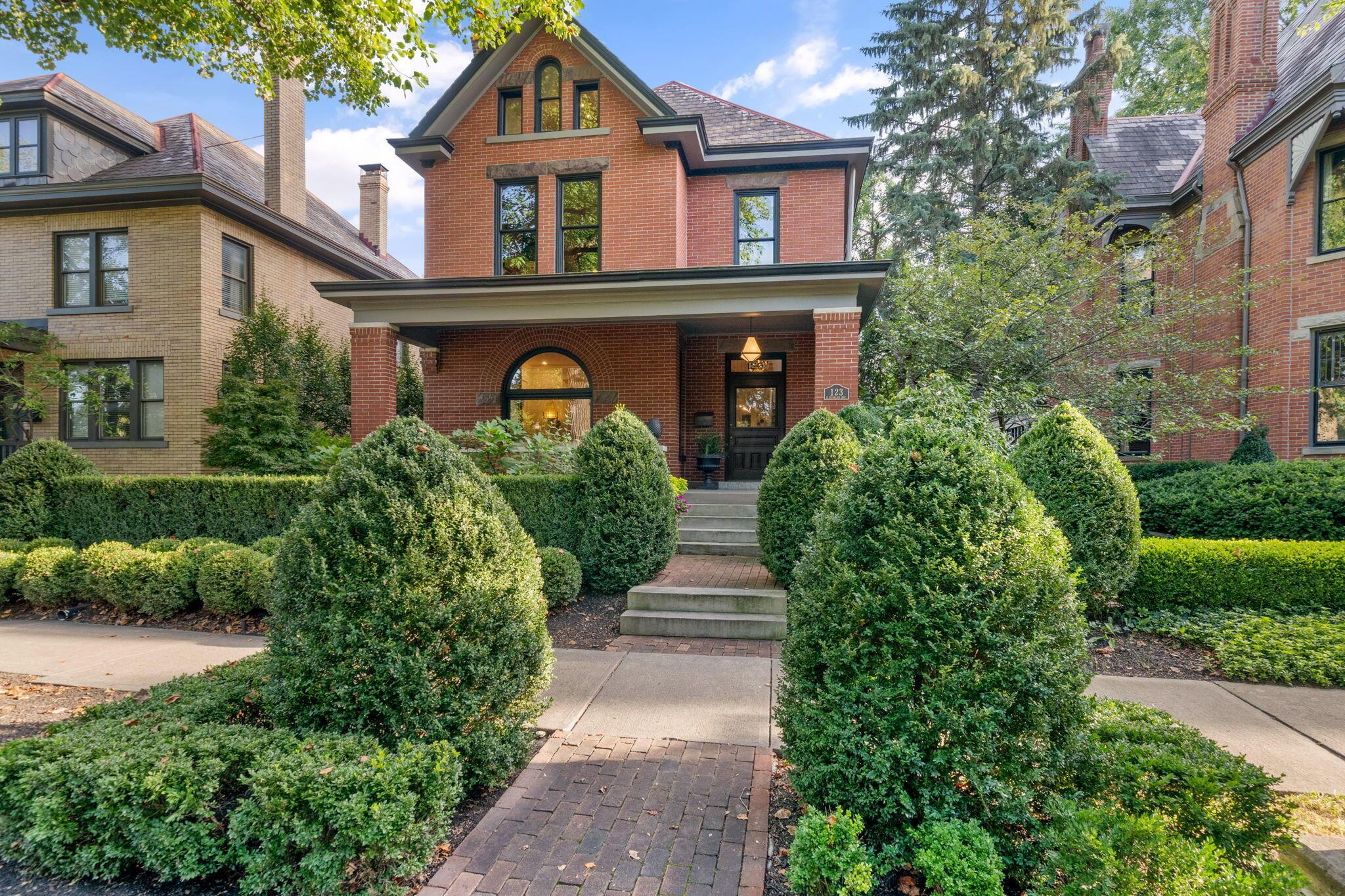 123 E Deshler Avenue