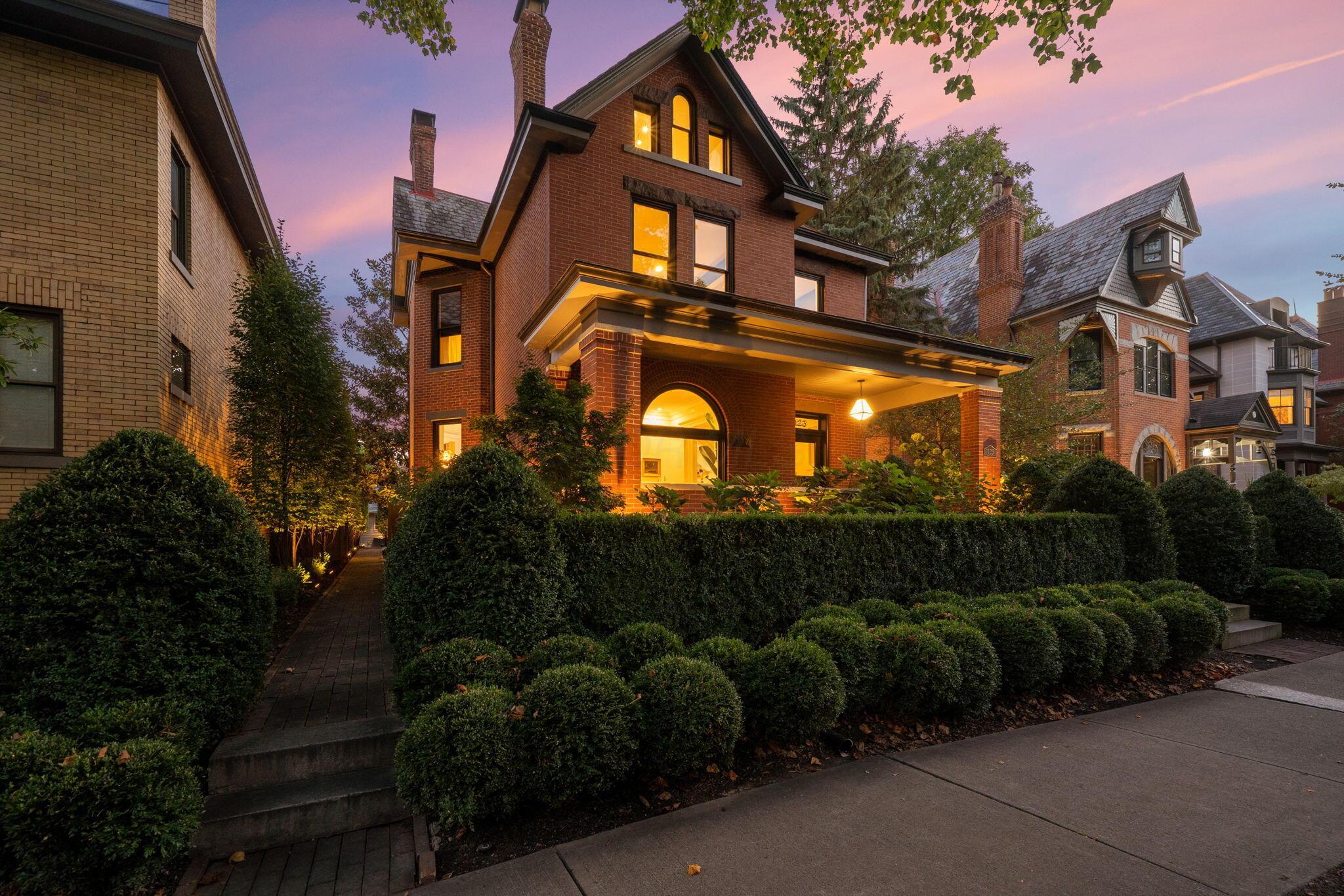 123 E Deshler Avenue