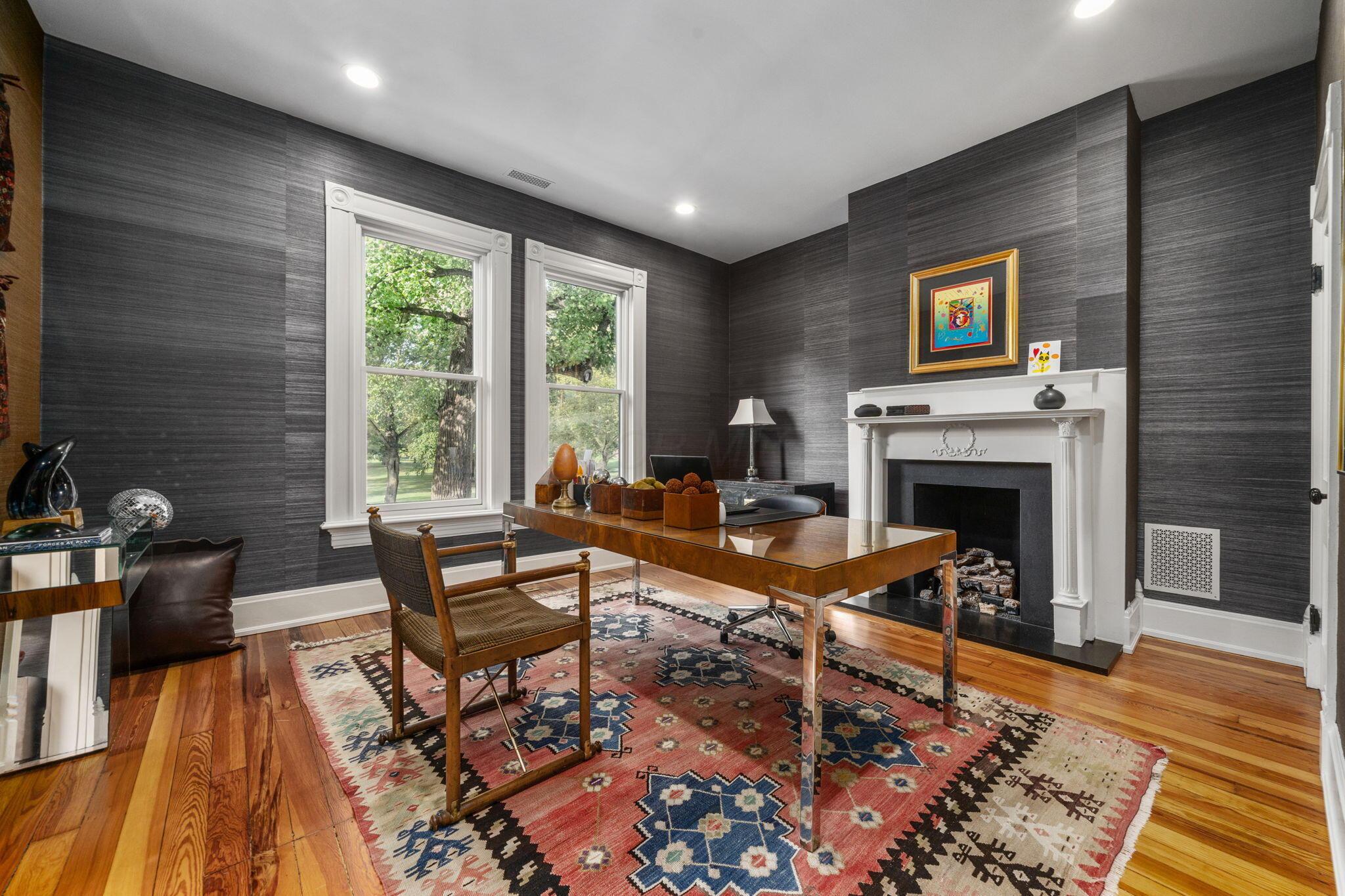 123 E Deshler Avenue