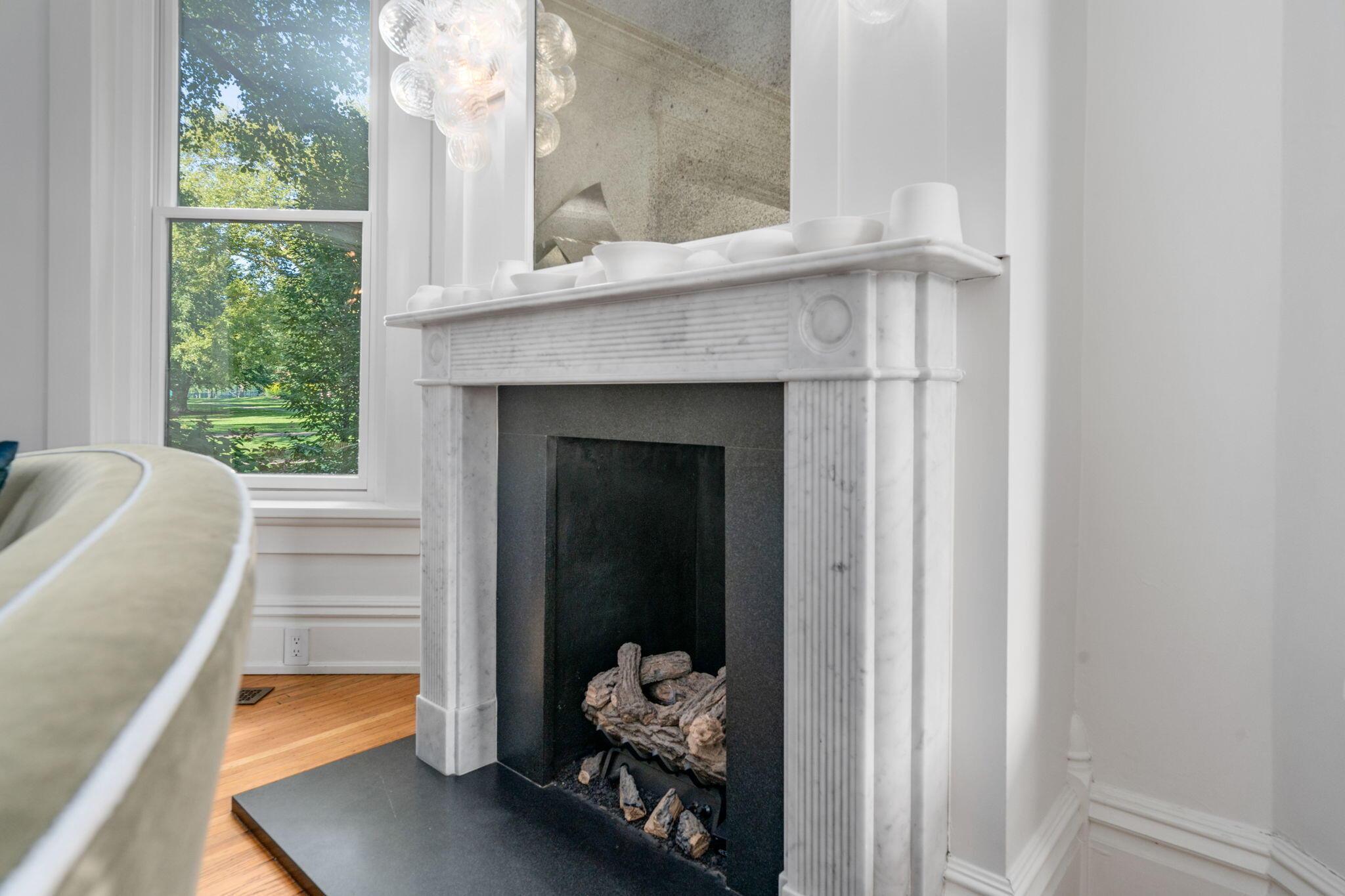 123 E Deshler Avenue