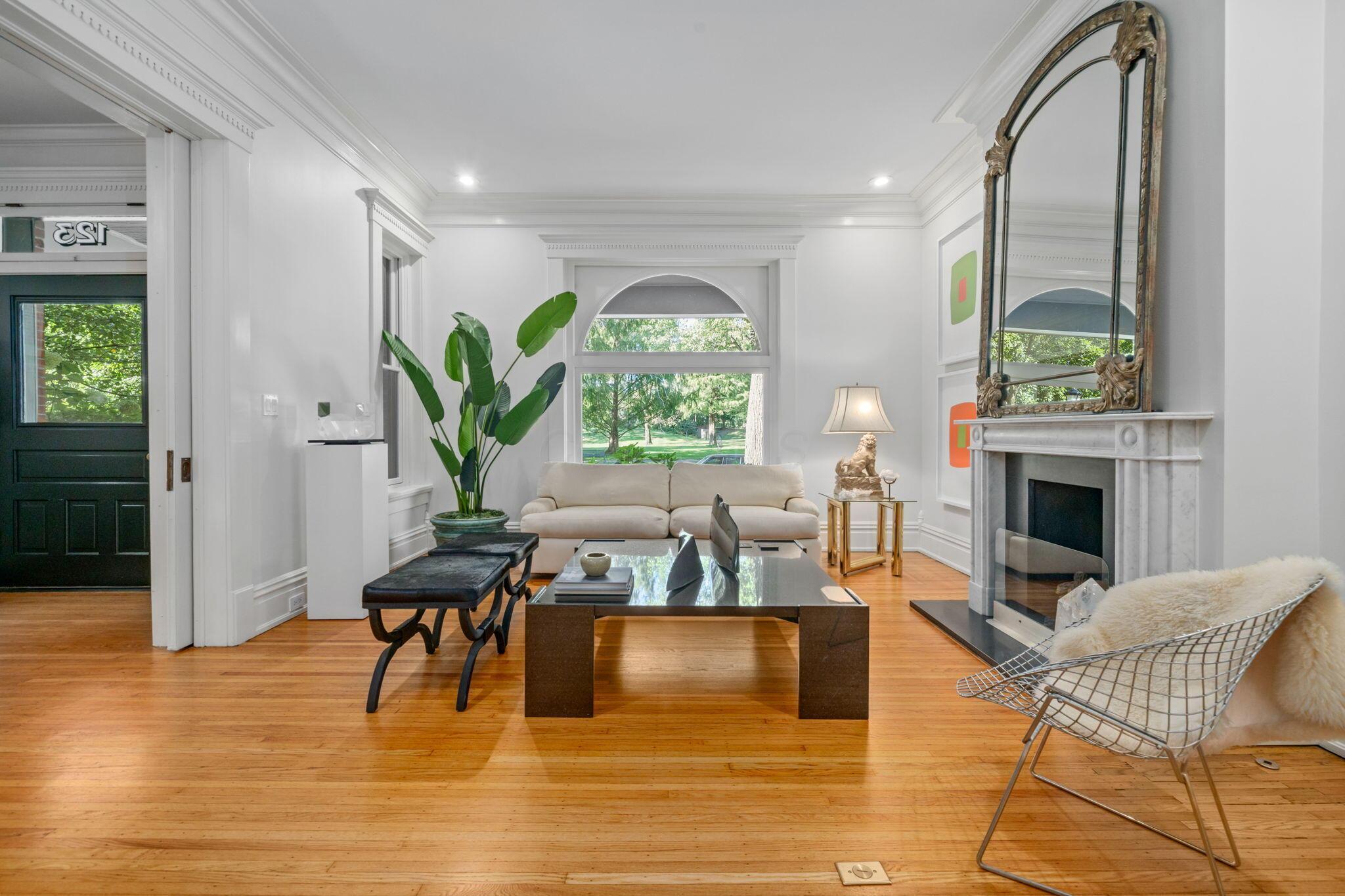 123 E Deshler Avenue