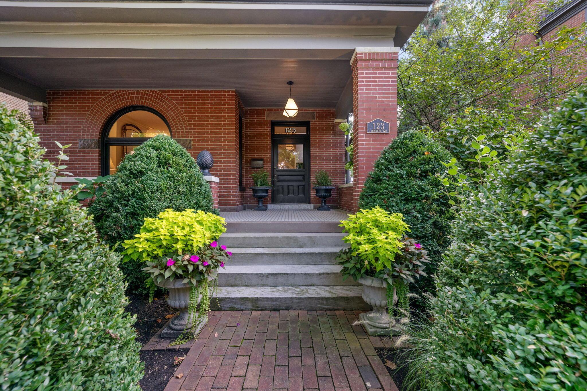 123 E Deshler Avenue