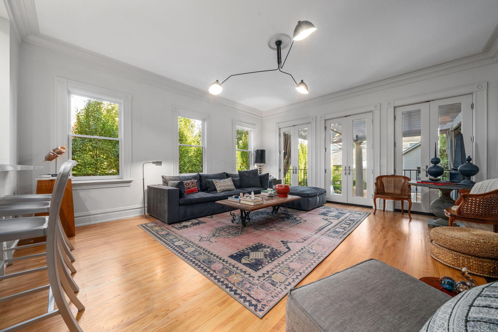 123 E Deshler Avenue