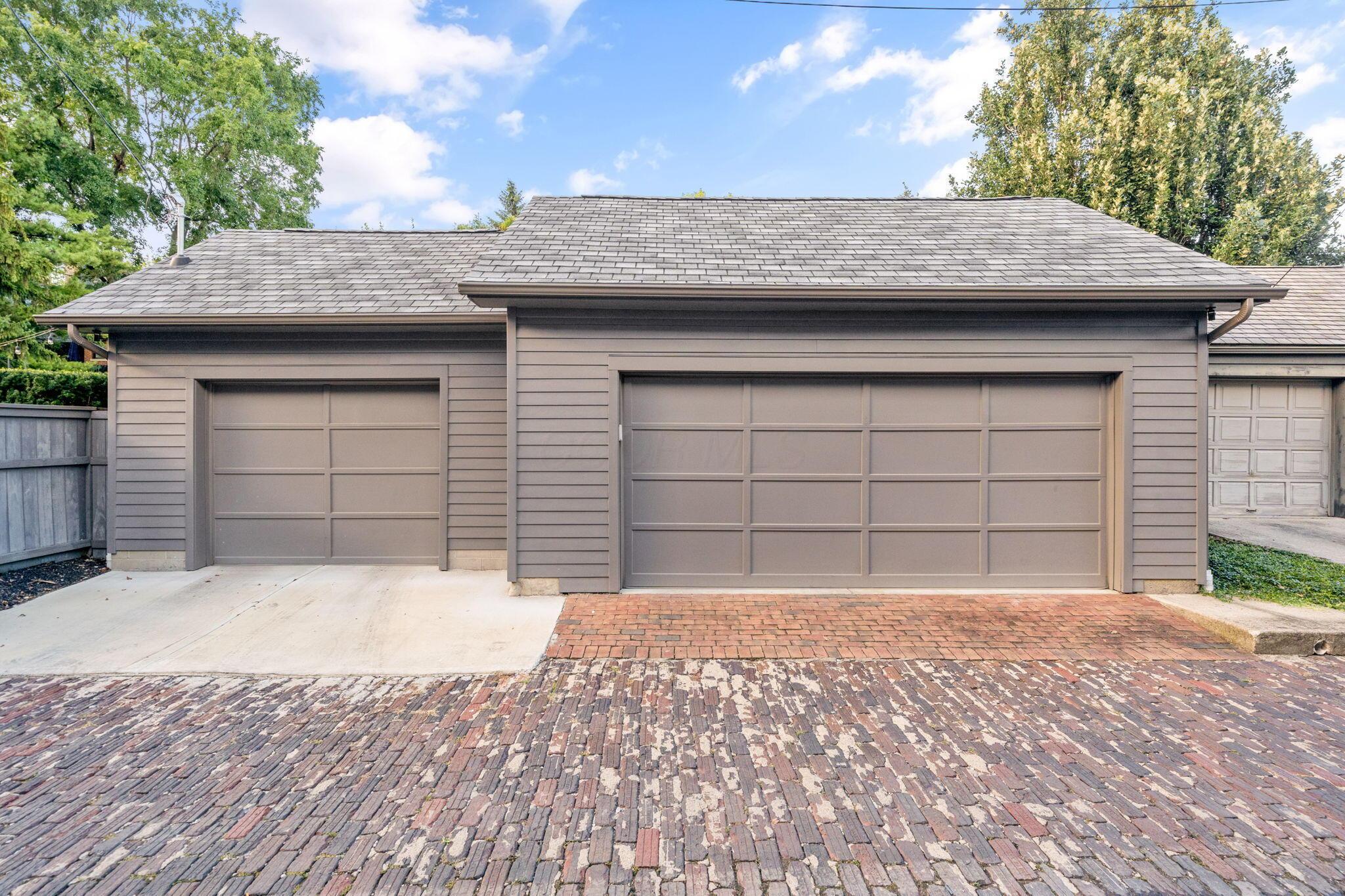 123 E Deshler Avenue