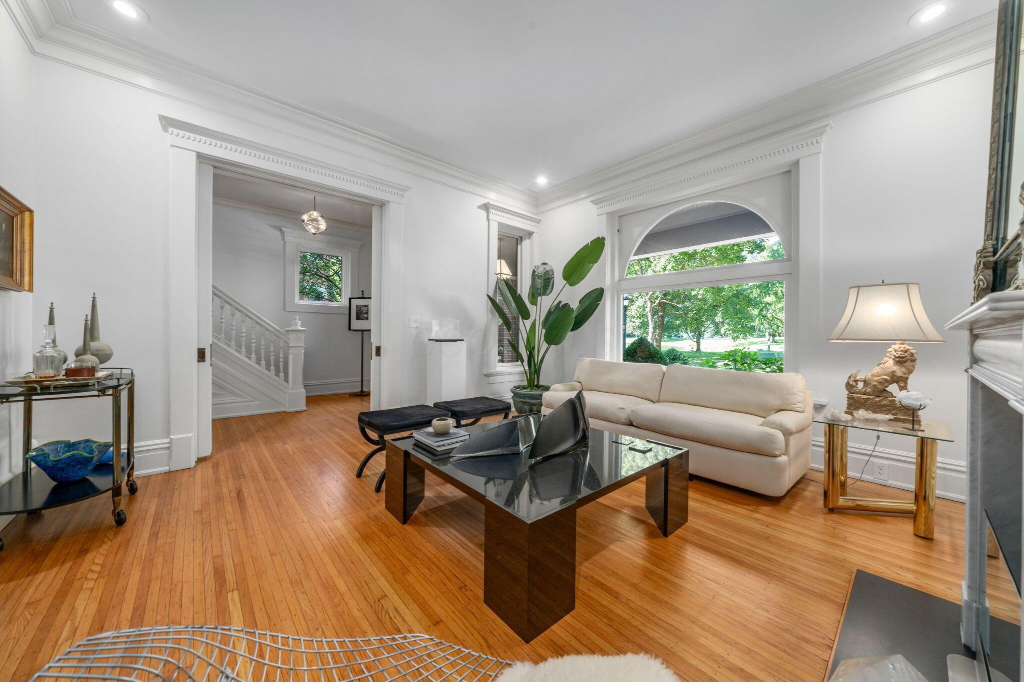 123 E Deshler Avenue