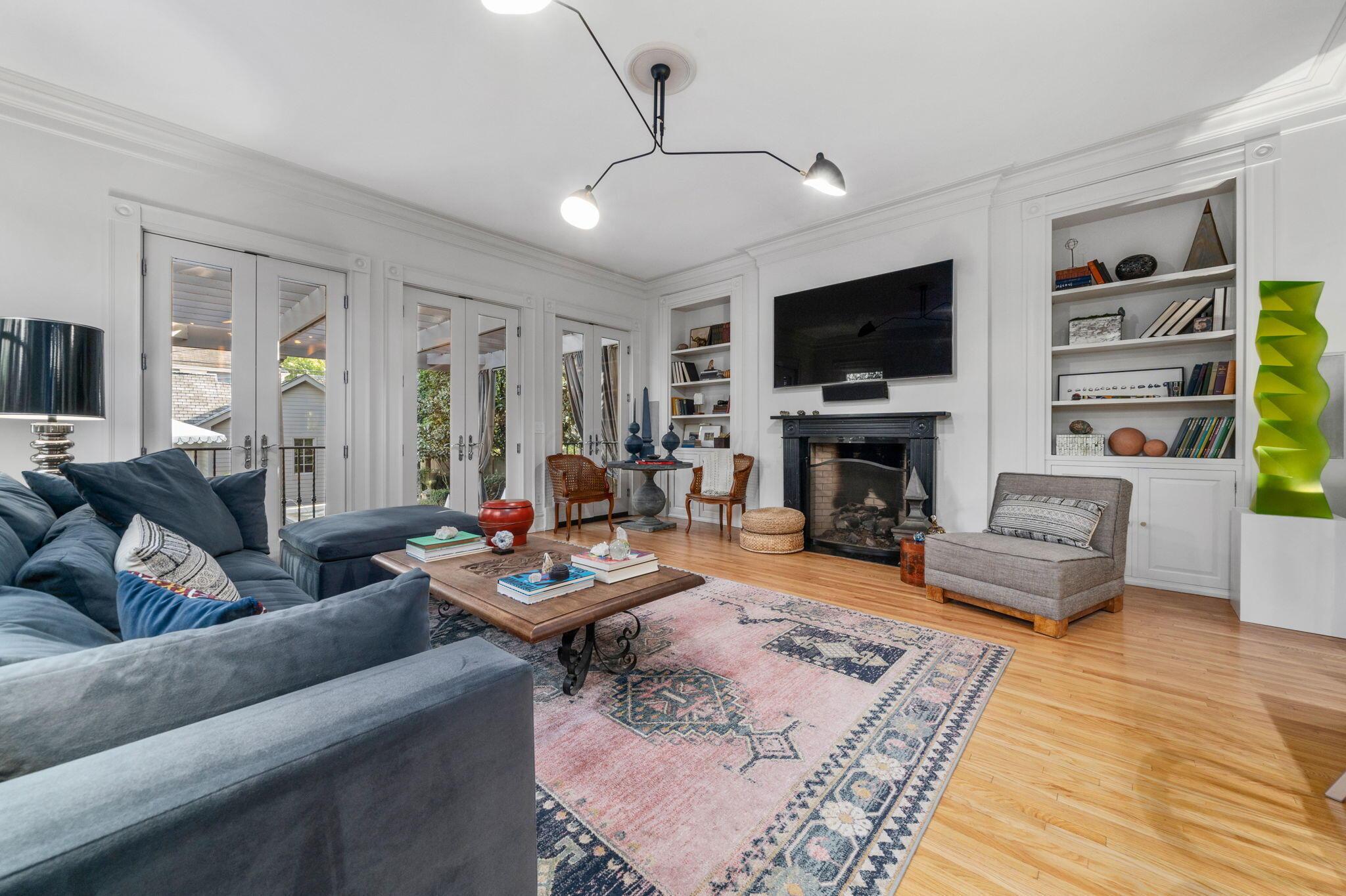 123 E Deshler Avenue