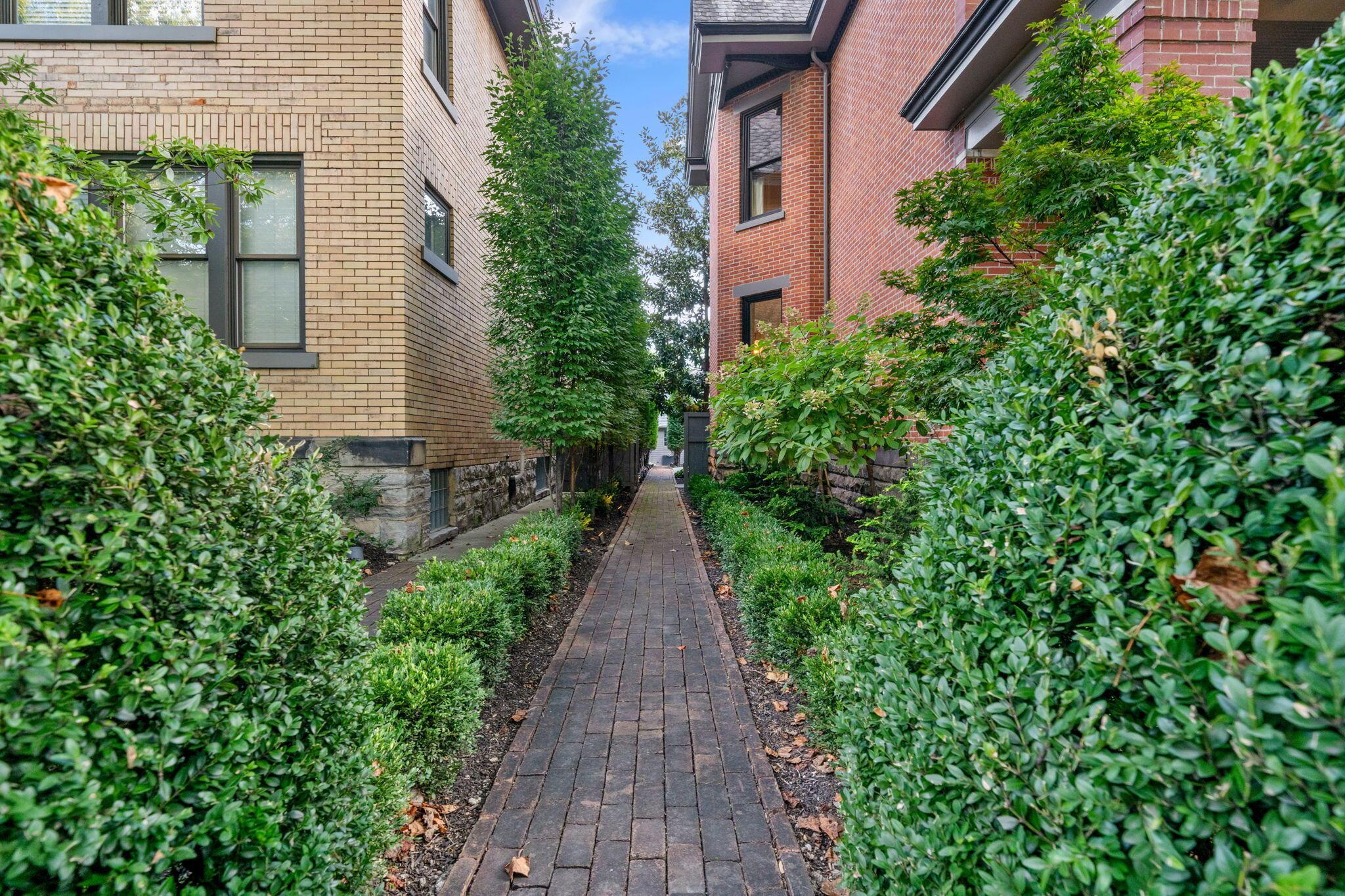 123 E Deshler Avenue