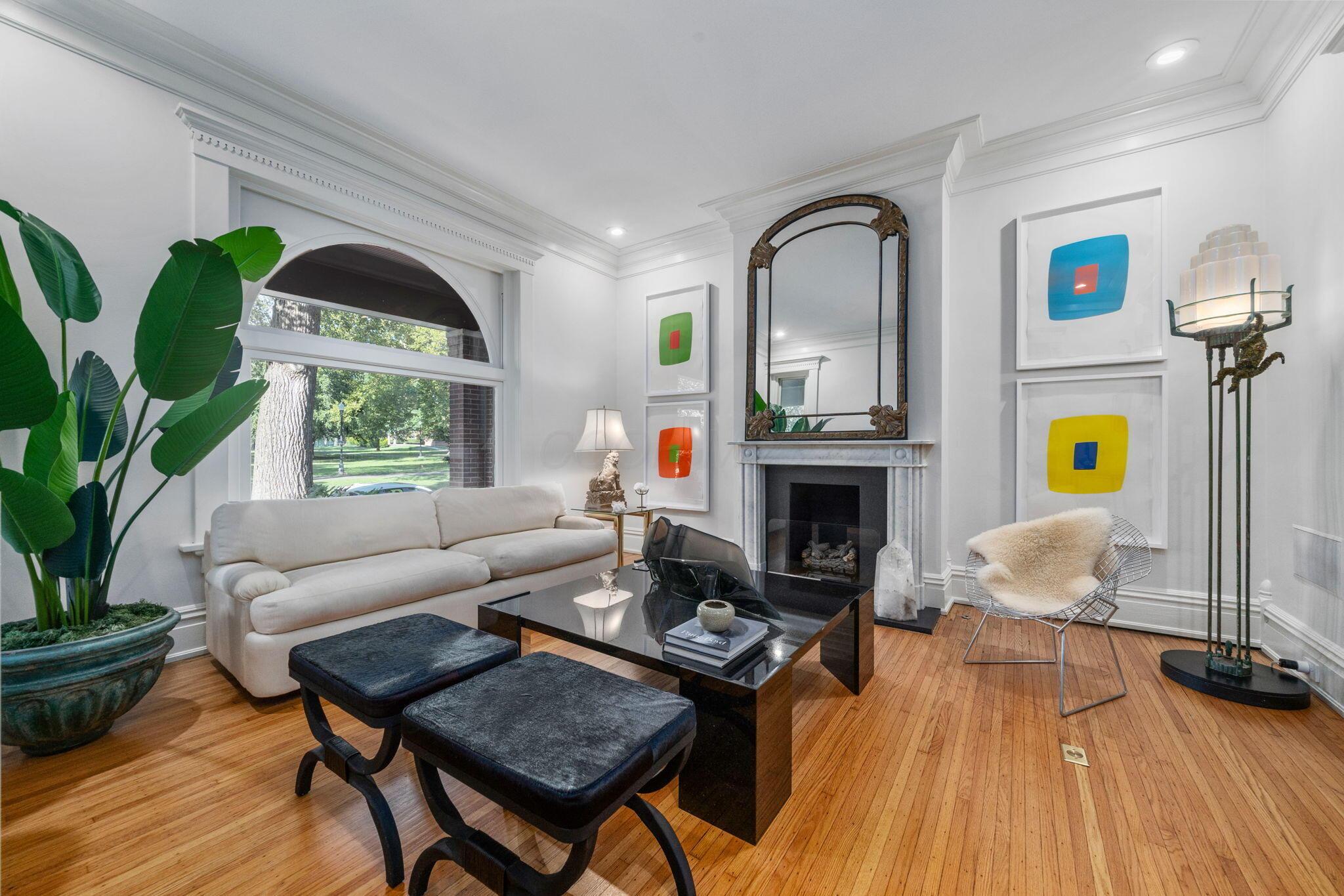 123 E Deshler Avenue