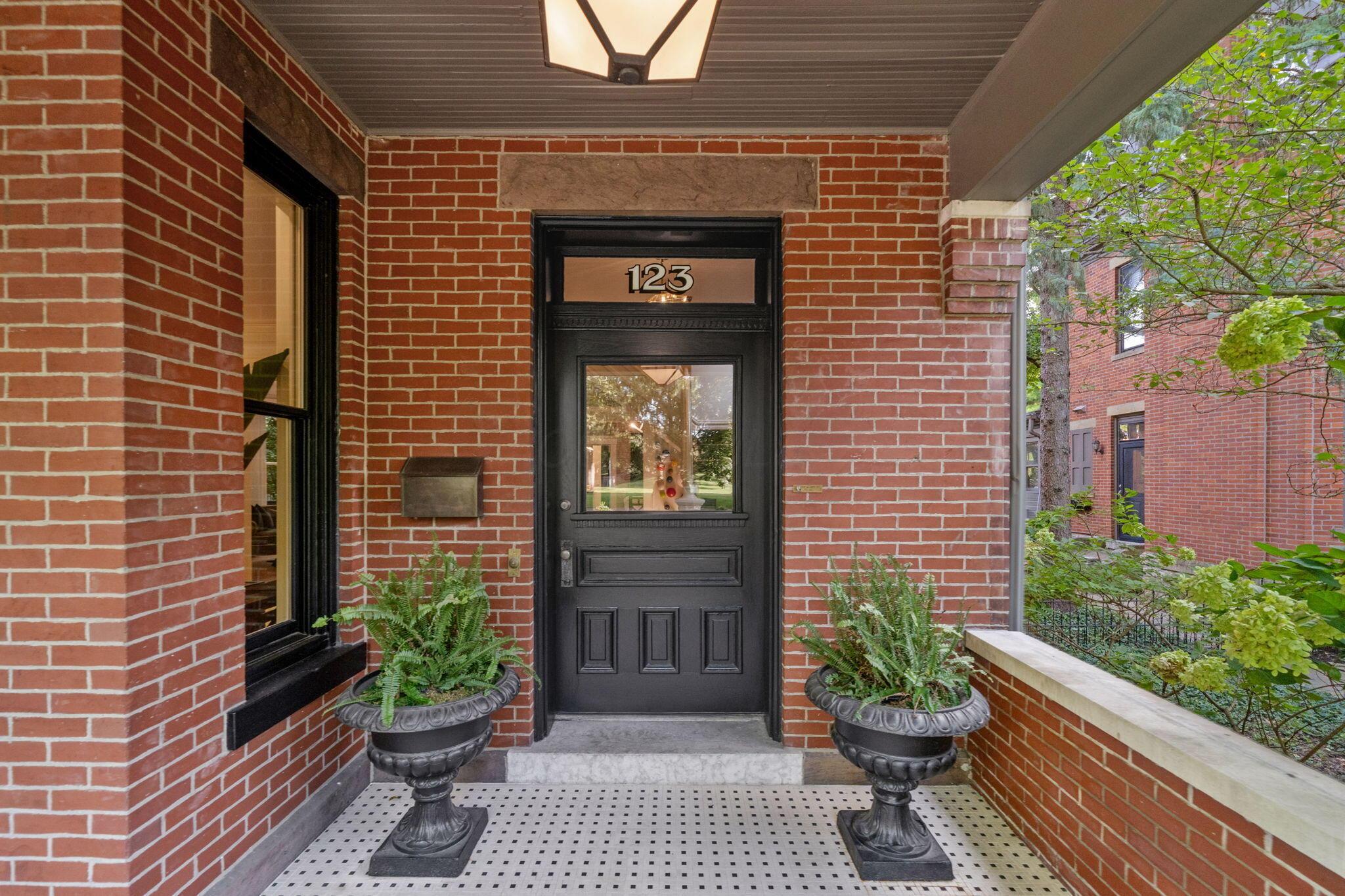 123 E Deshler Avenue