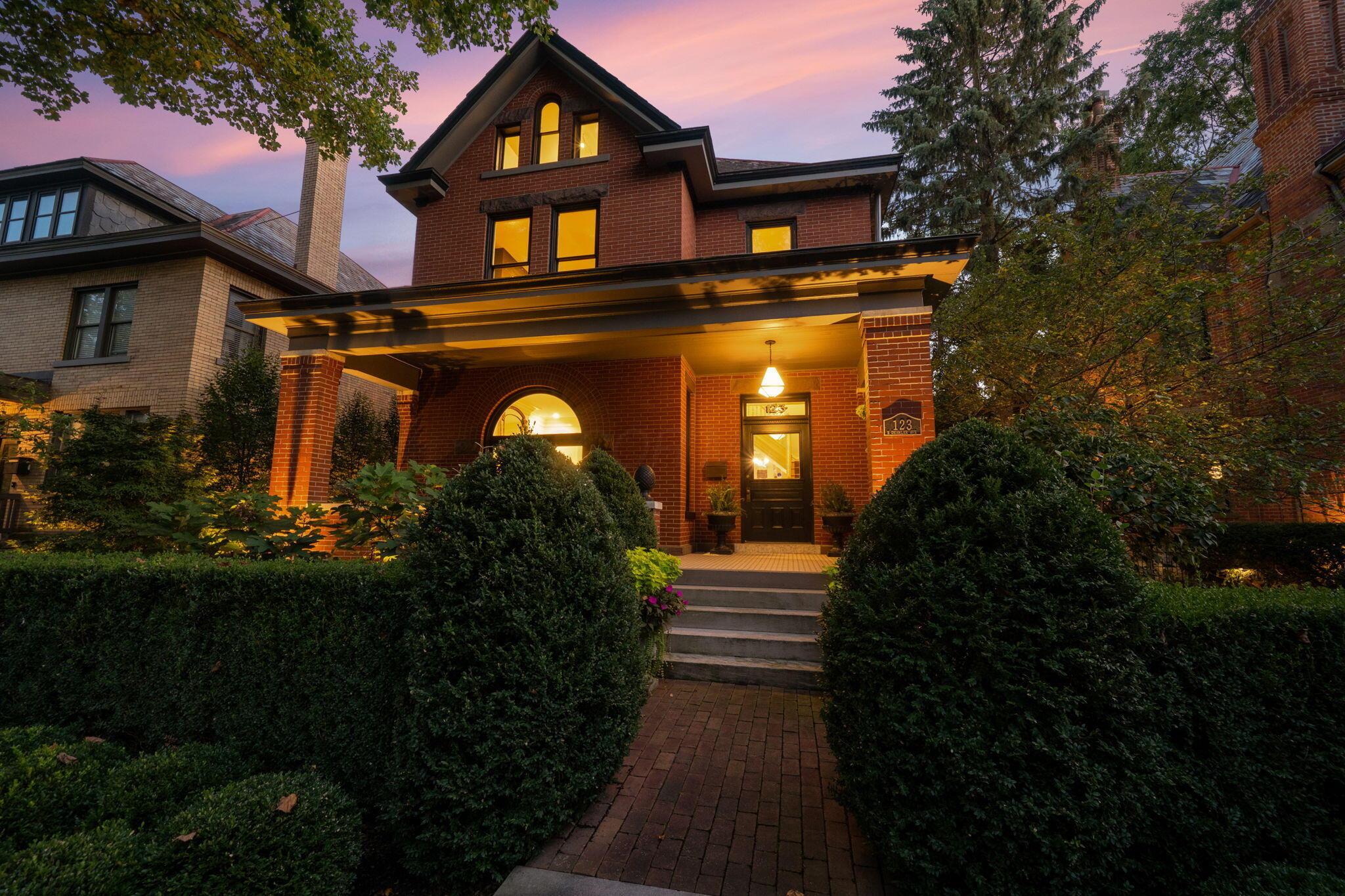 123 E Deshler Avenue