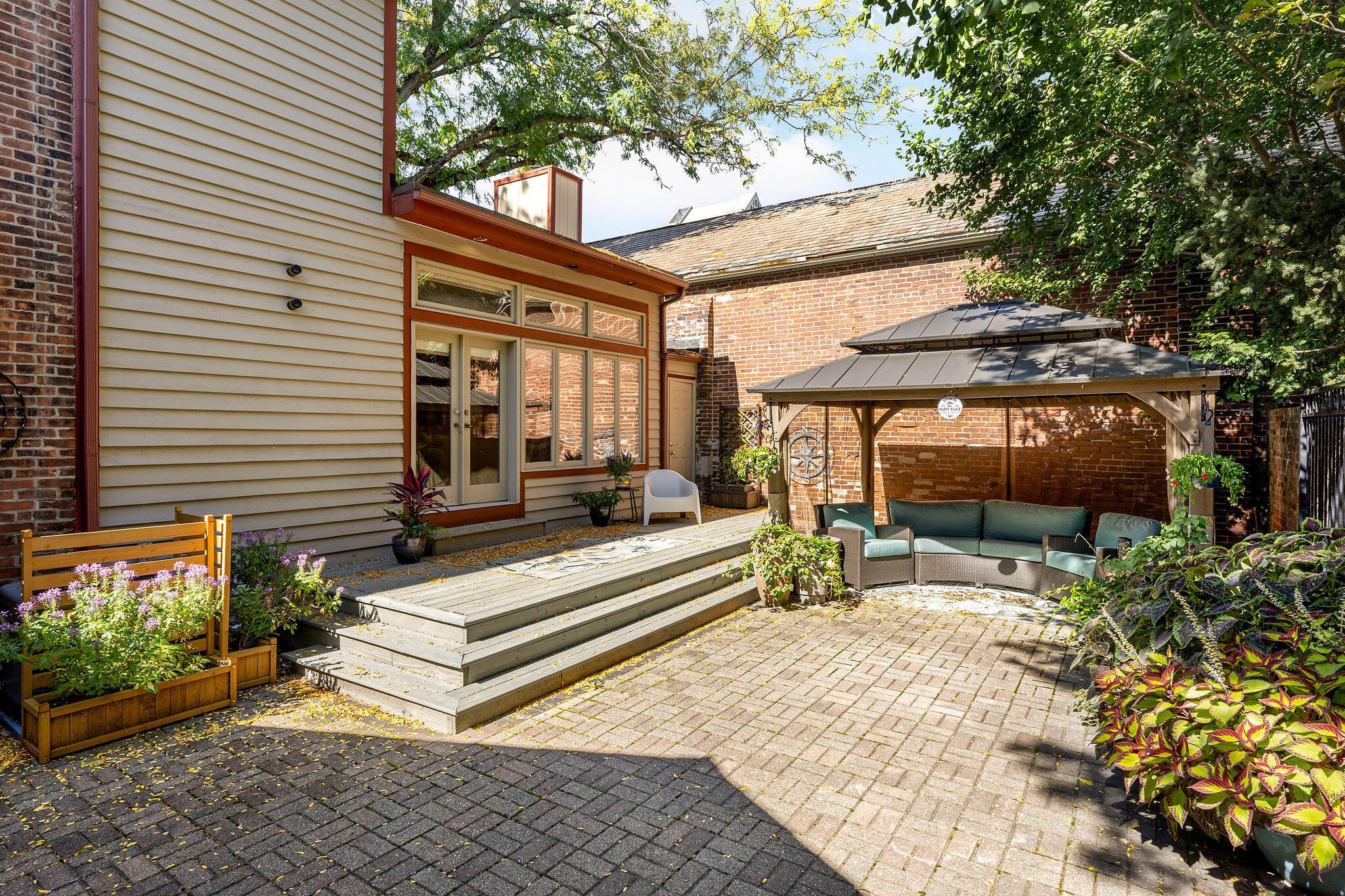 38 E Beck Street