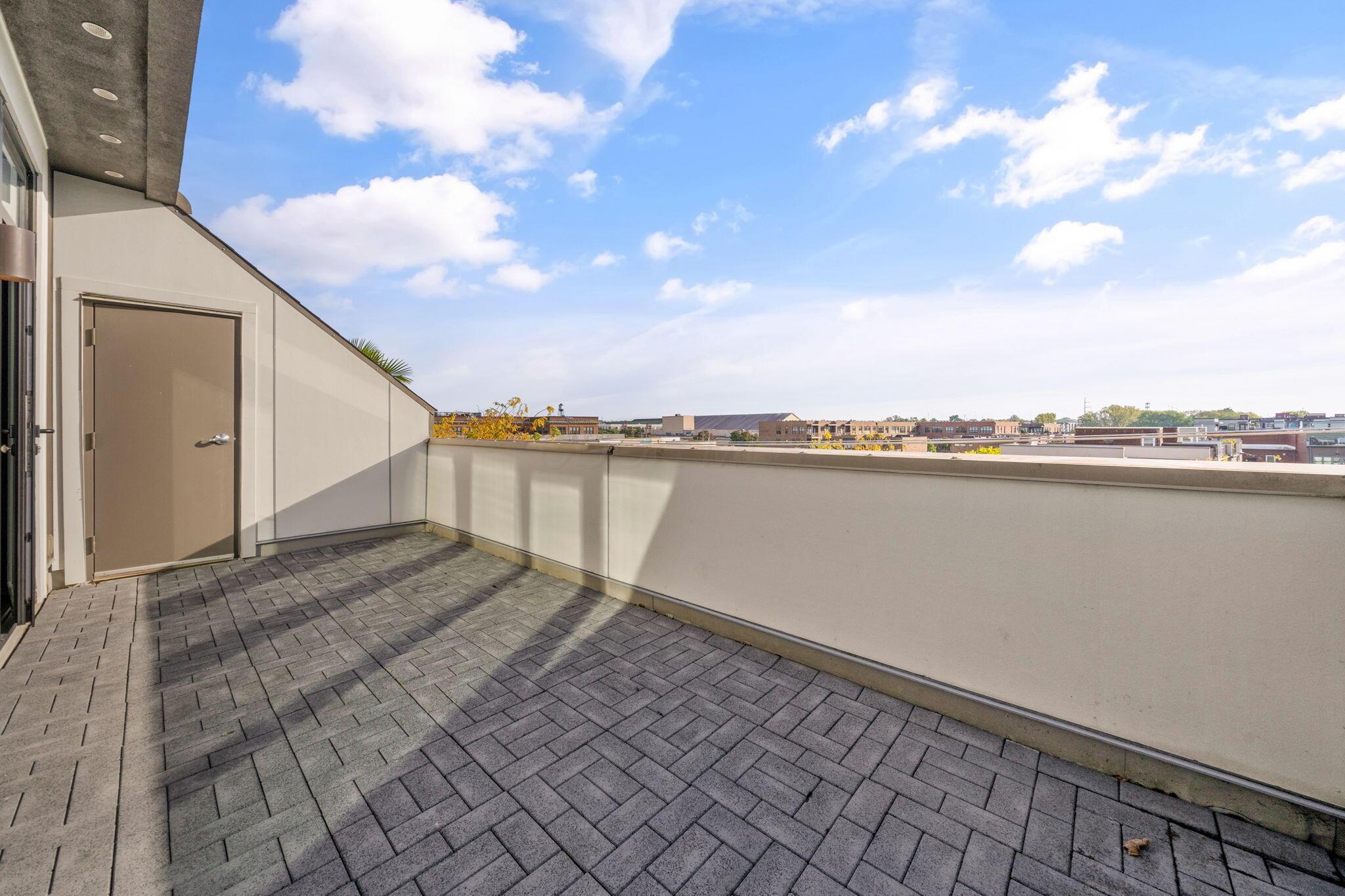 825 N 4th Street, 407