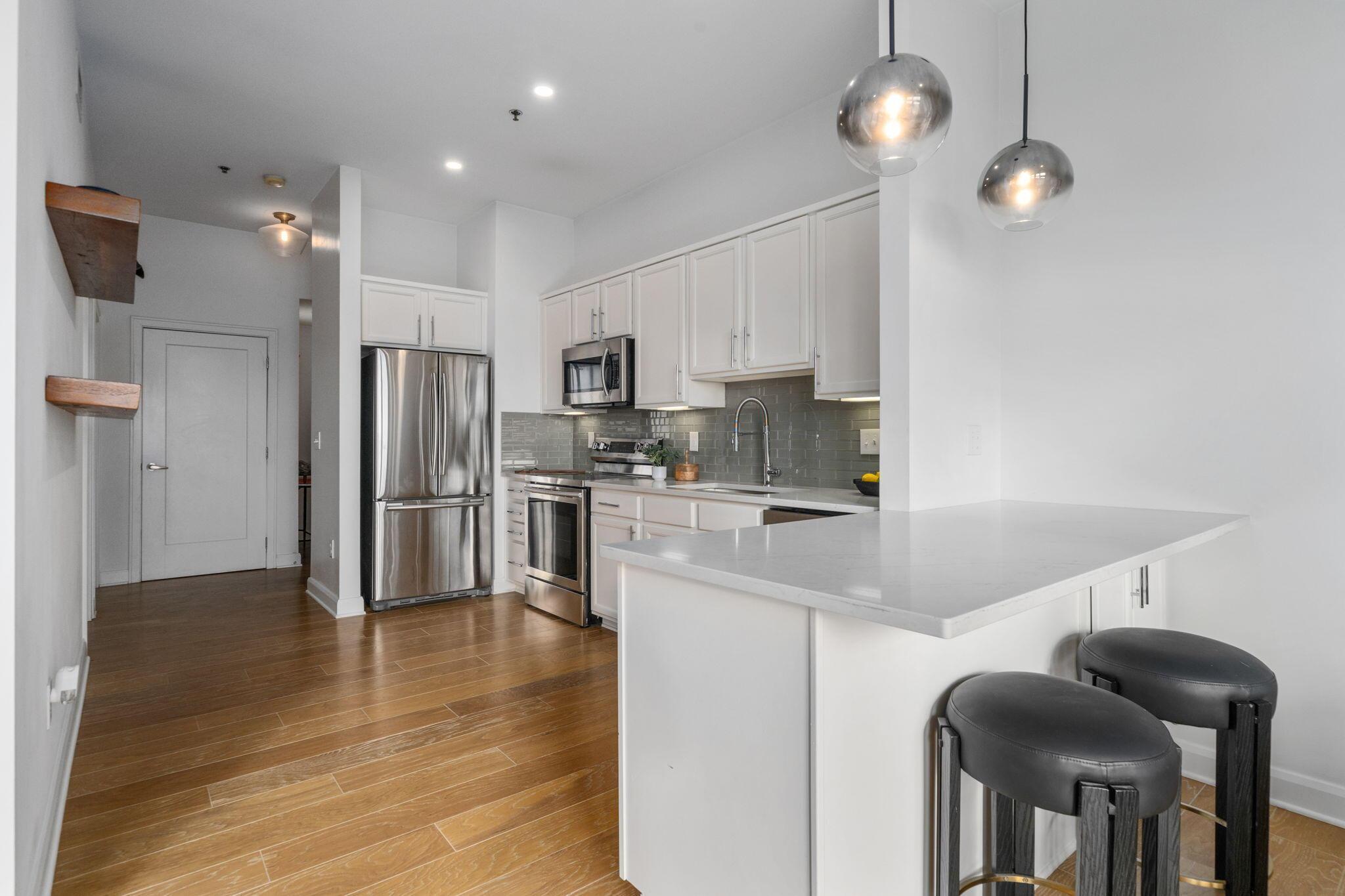 825 N 4th Street, 407