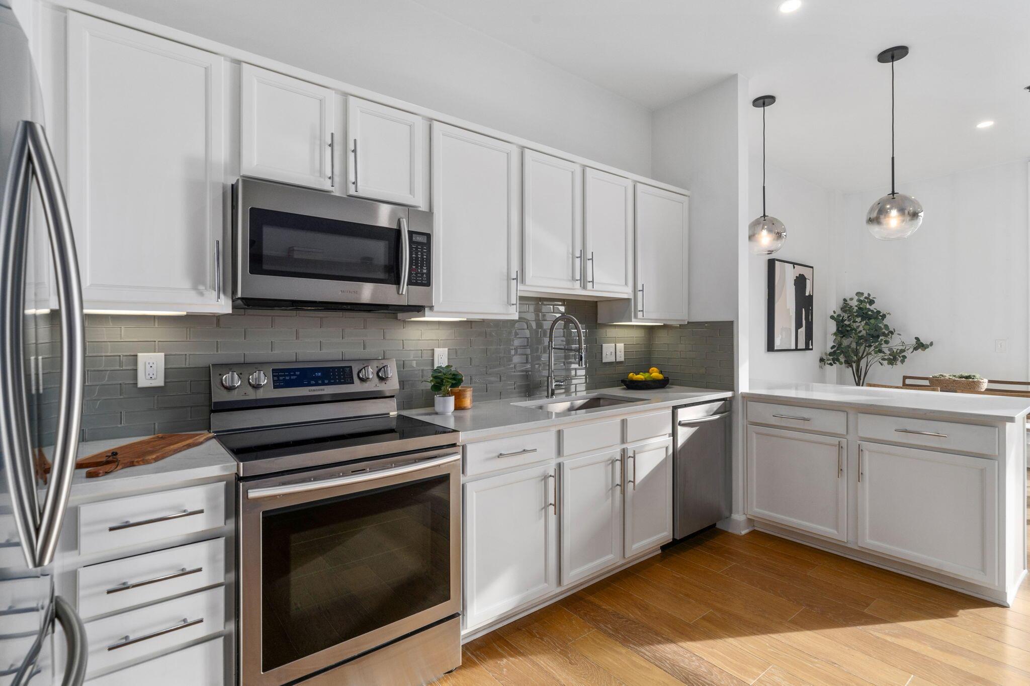 825 N 4th Street, 407