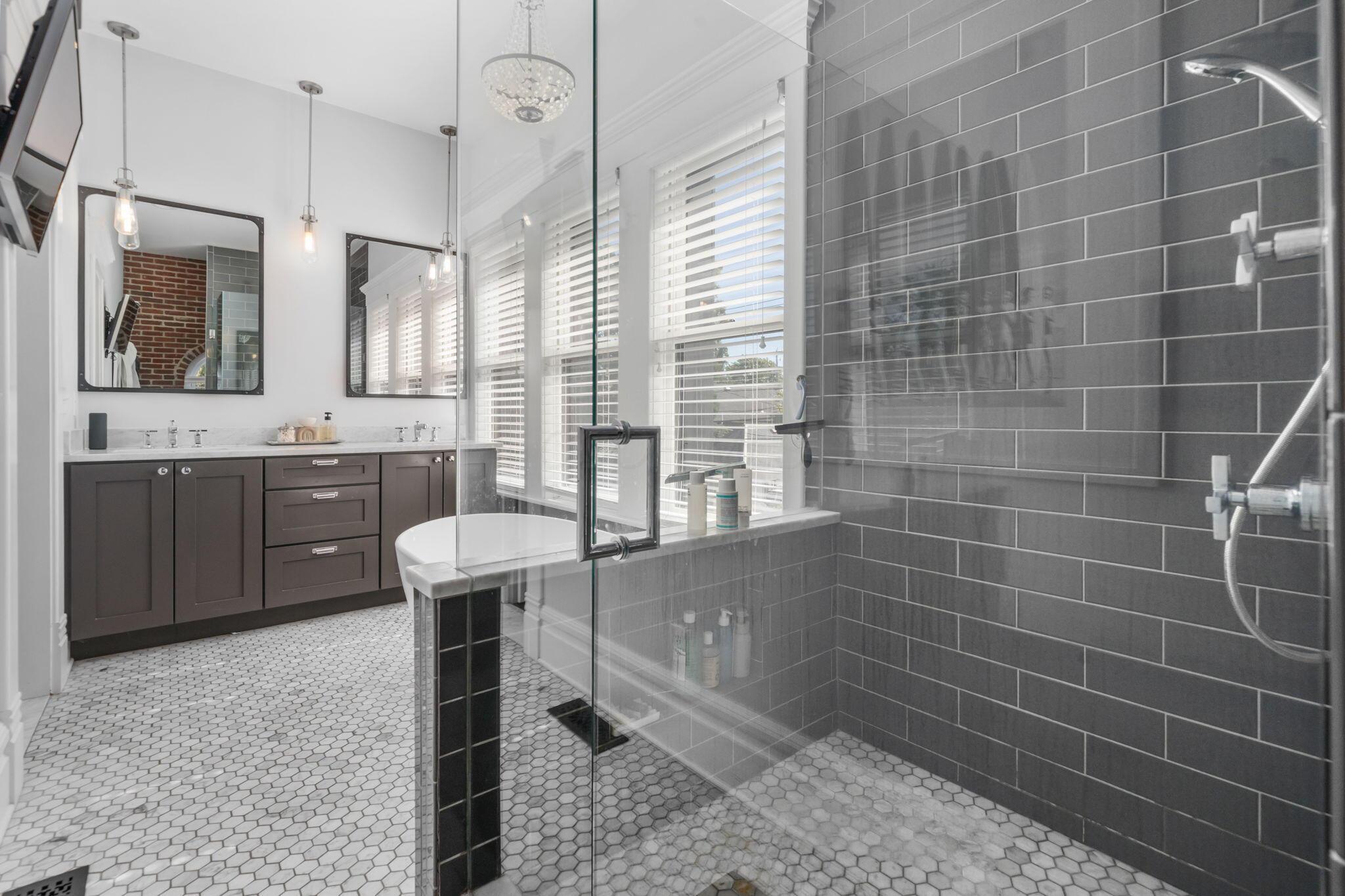702 S 6th Street