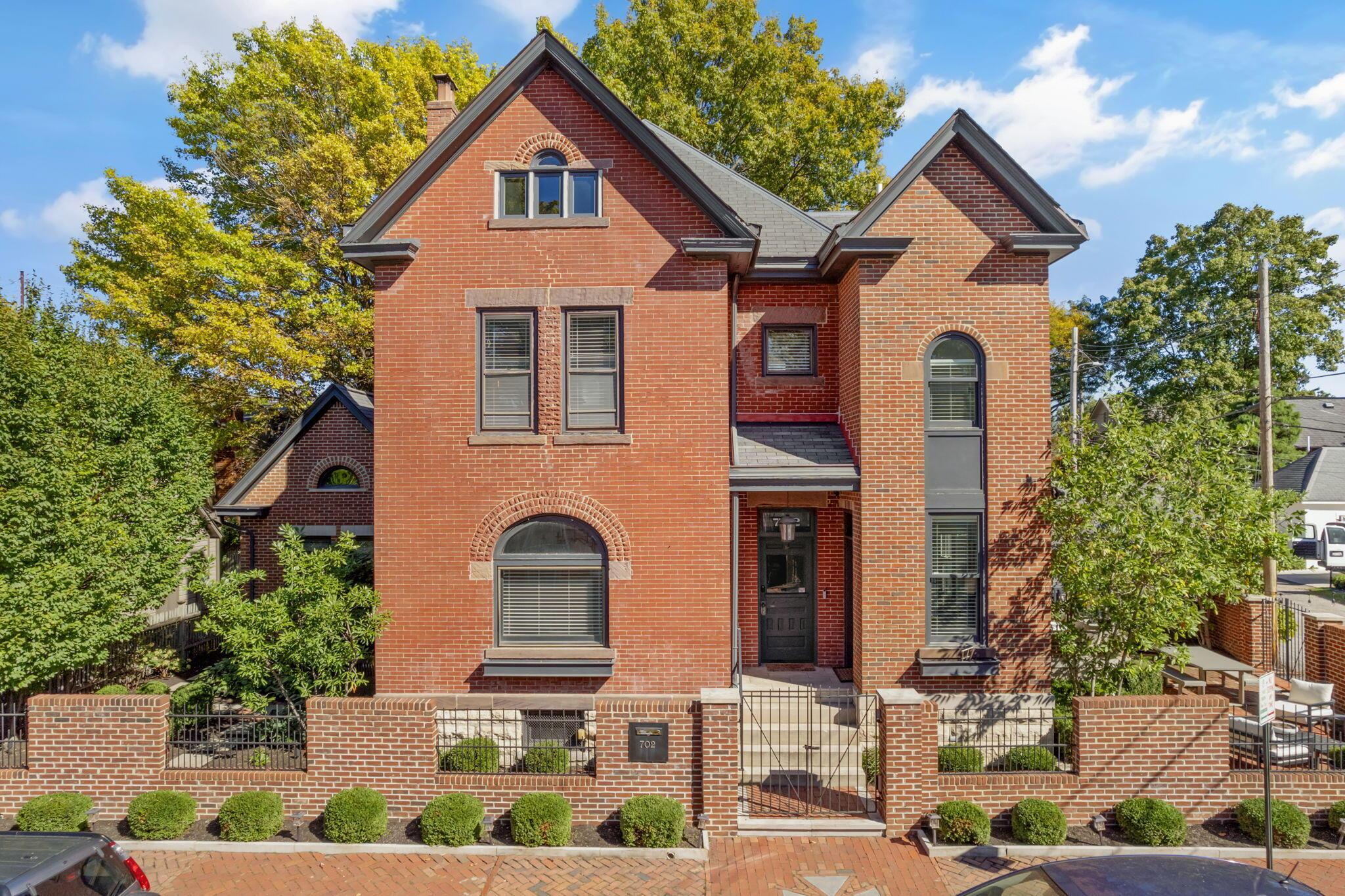 702 S 6th Street