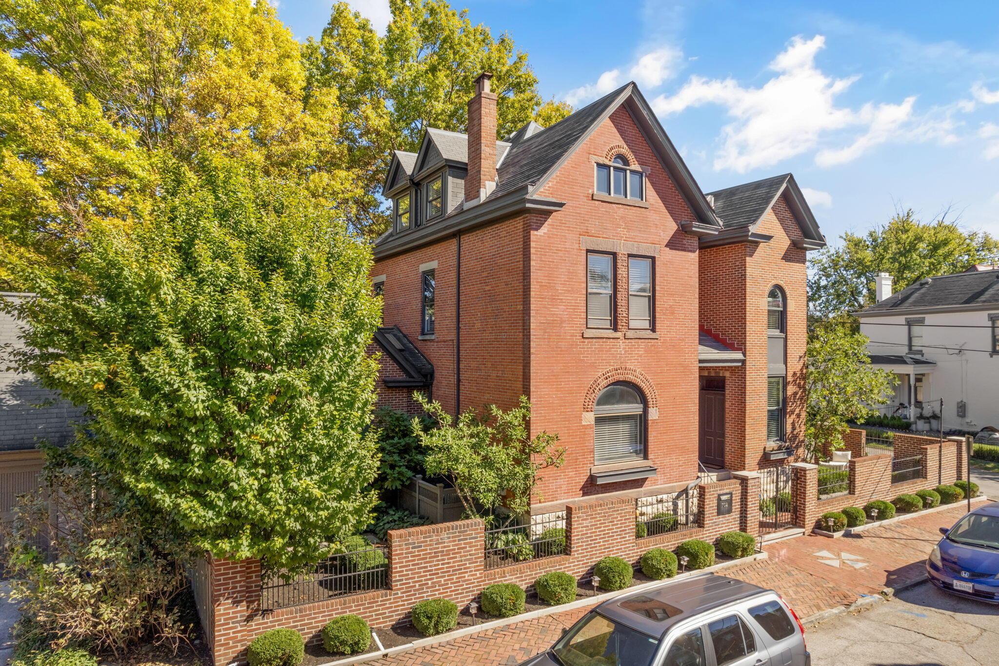 702 S 6th Street