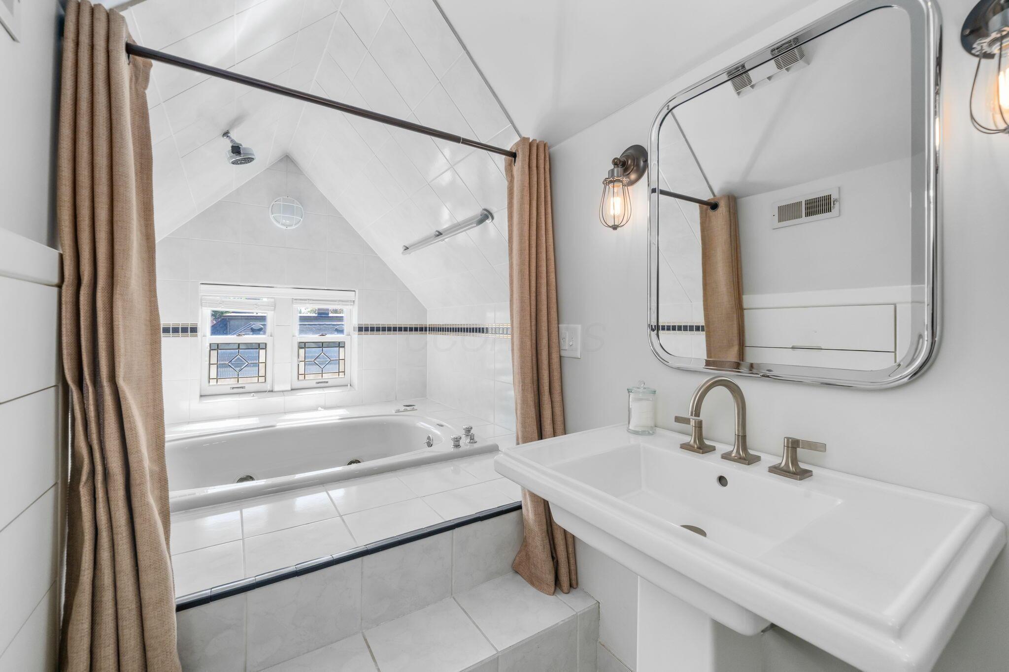 702 S 6th Street
