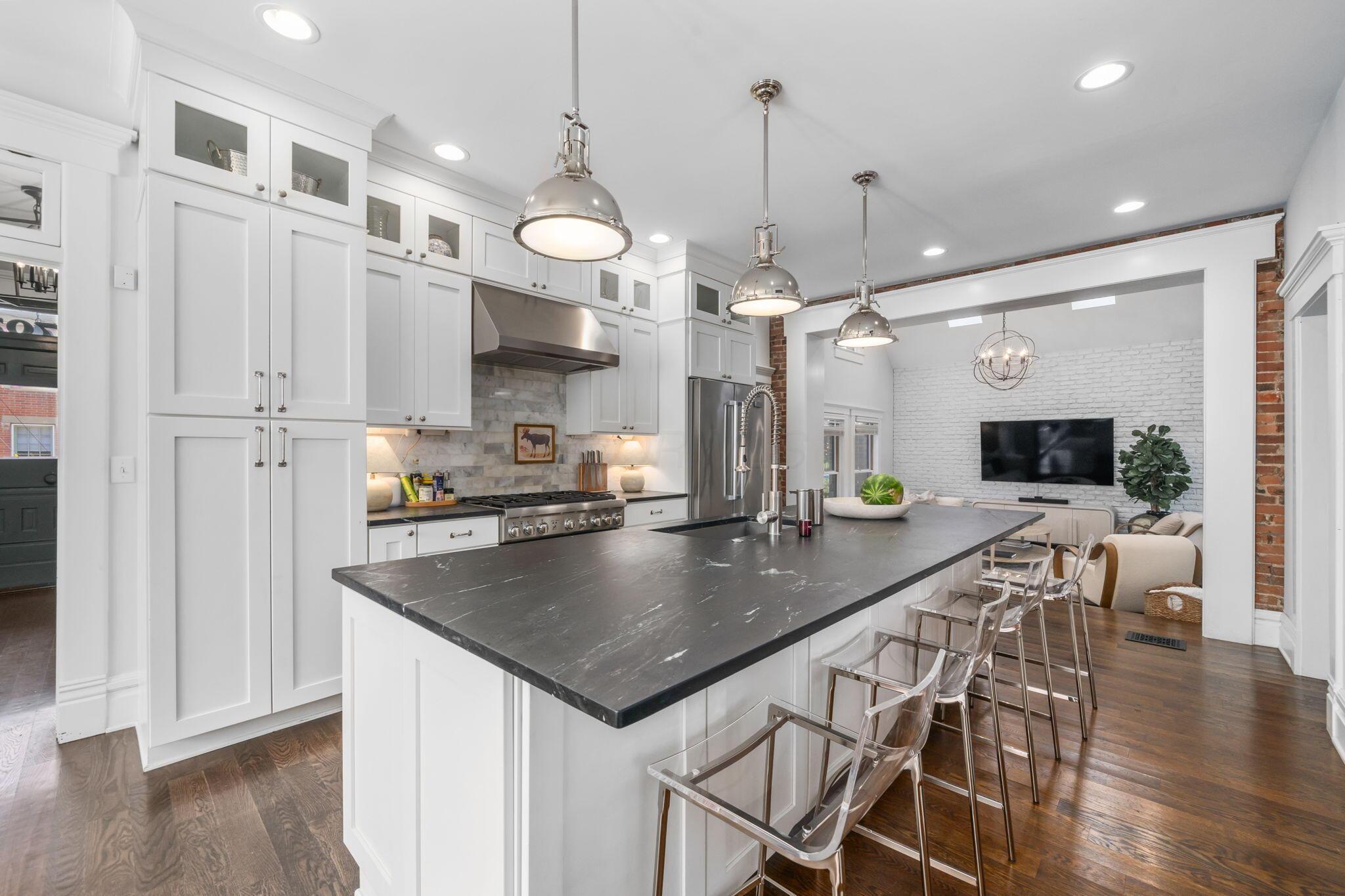 702 S 6th Street