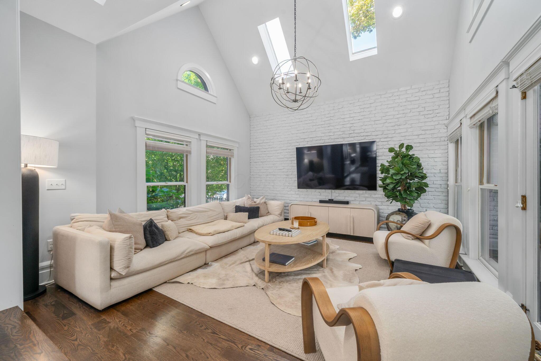702 S 6th Street