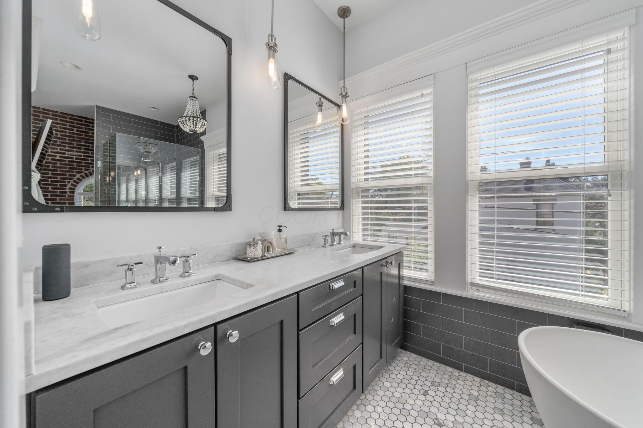 702 S 6th Street