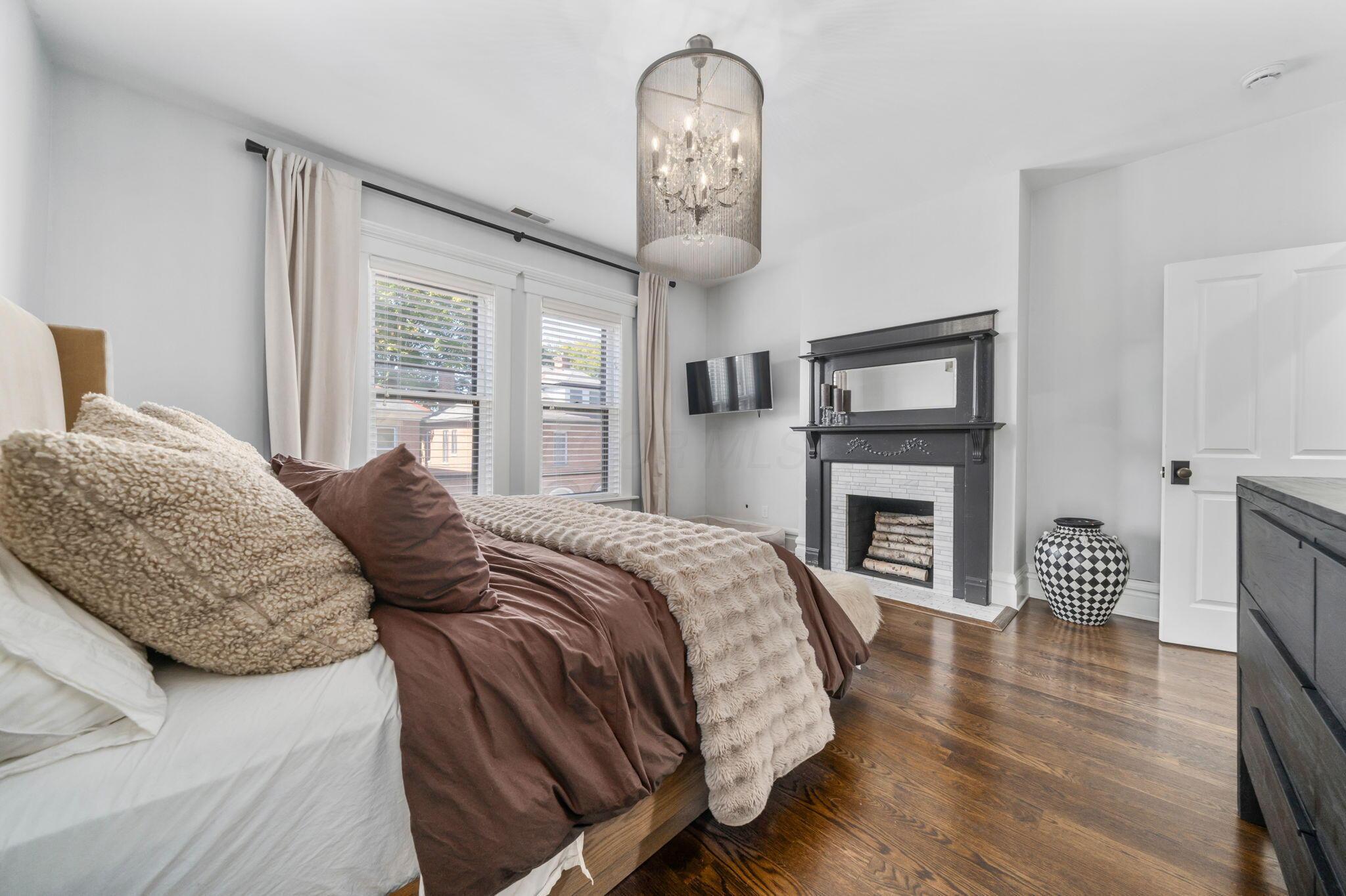 702 S 6th Street
