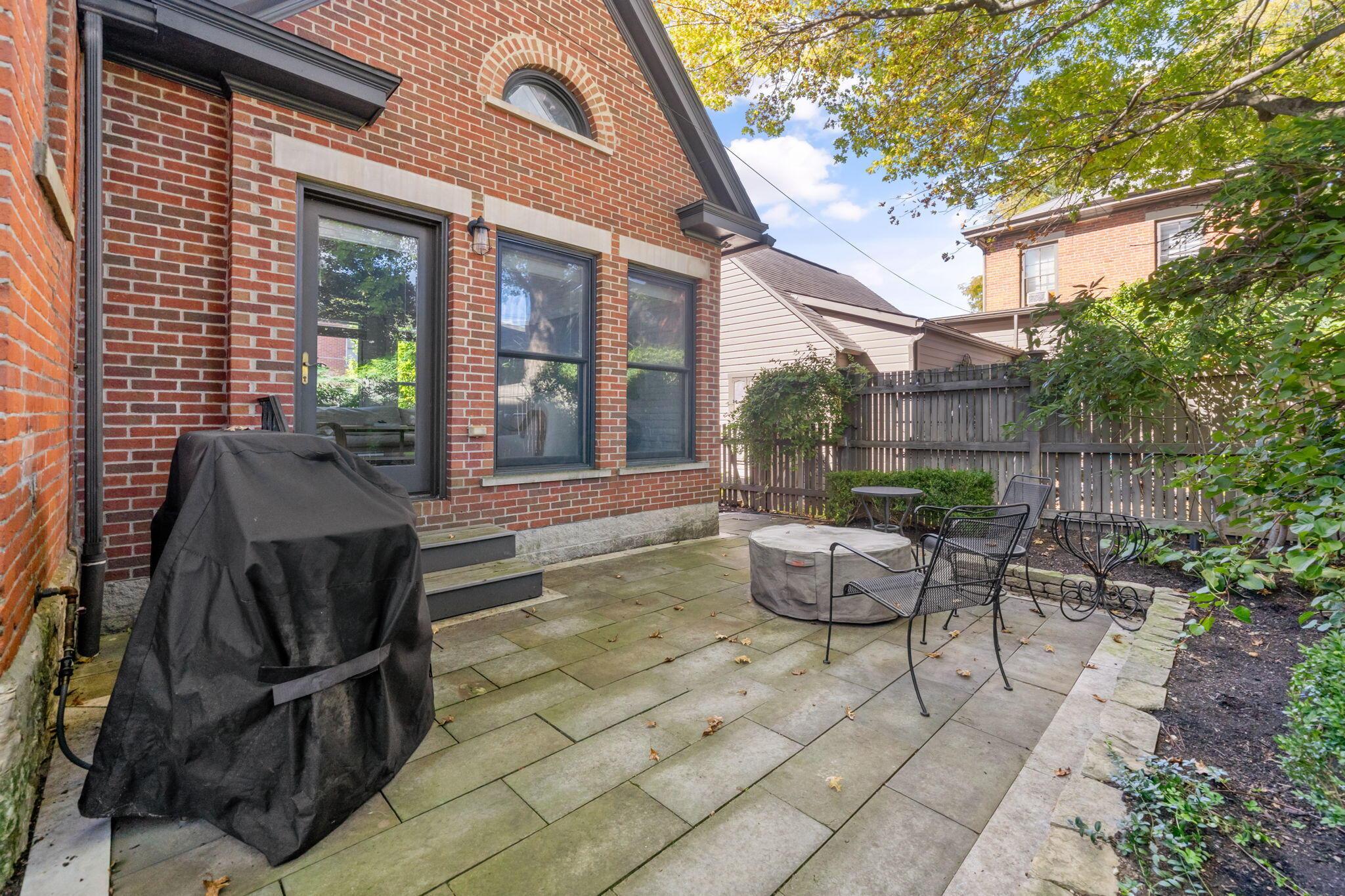 702 S 6th Street