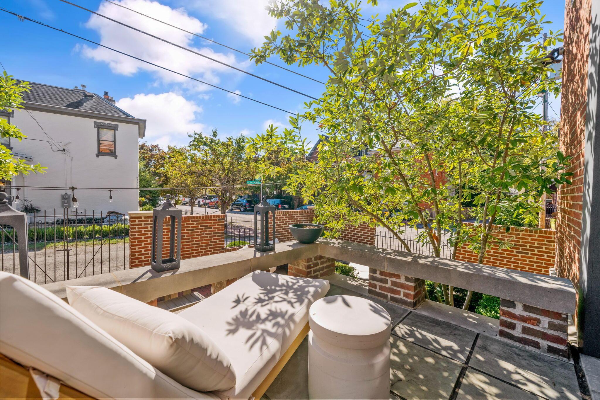 702 S 6th Street