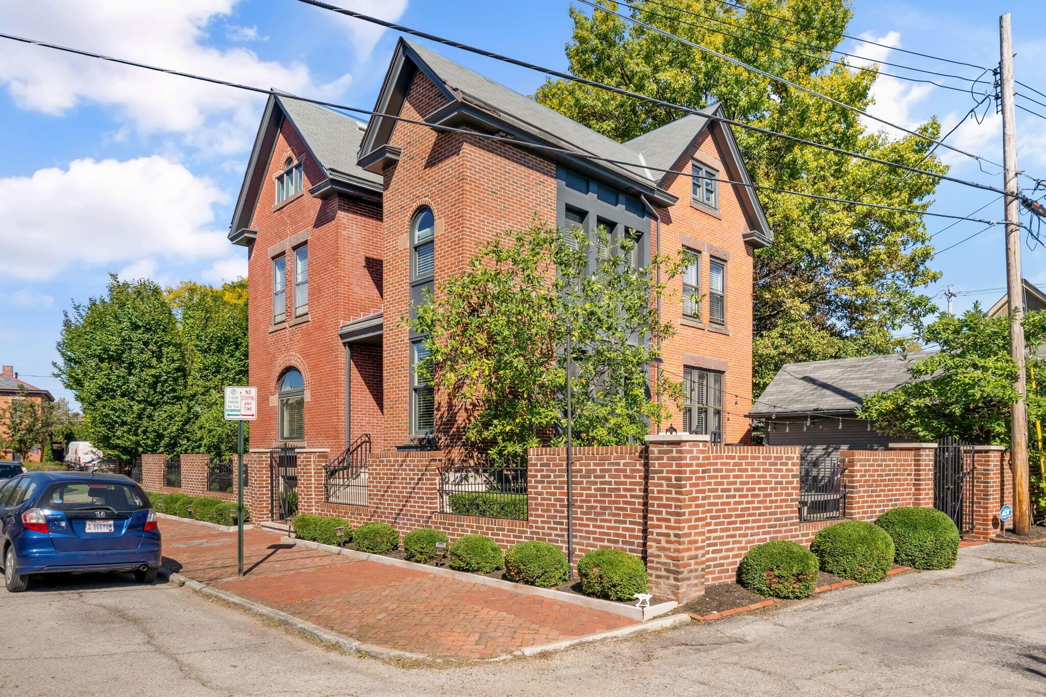 702 S 6th Street