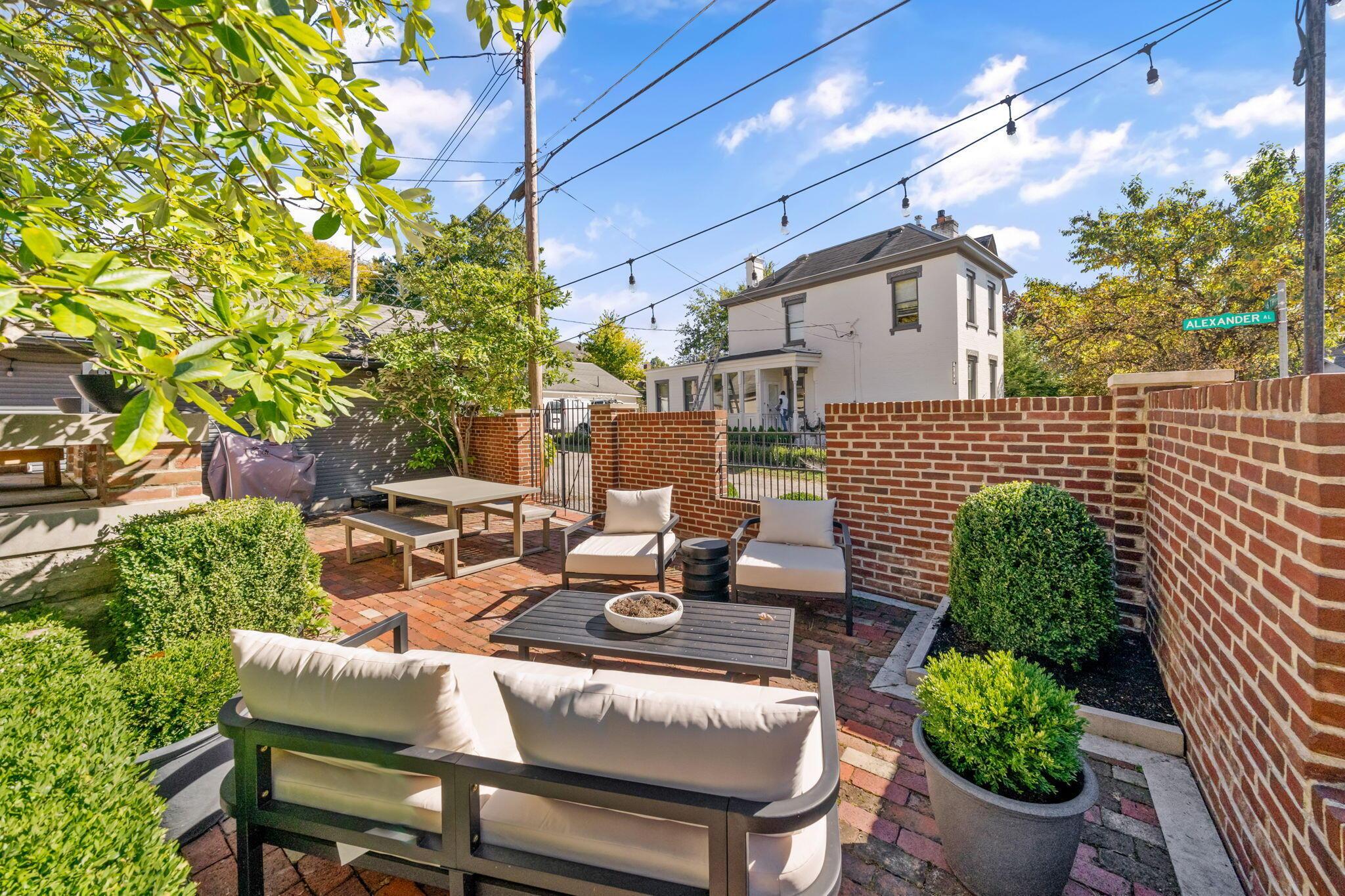 702 S 6th Street