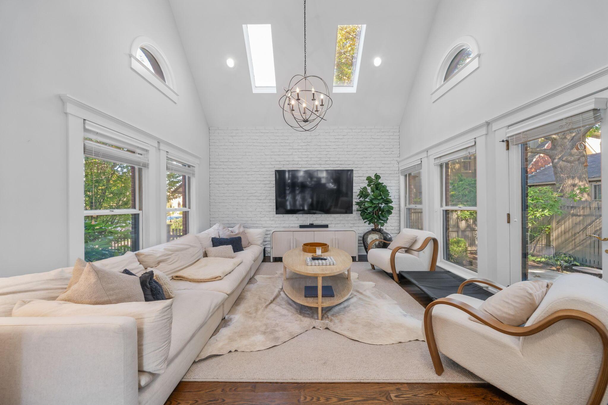 702 S 6th Street