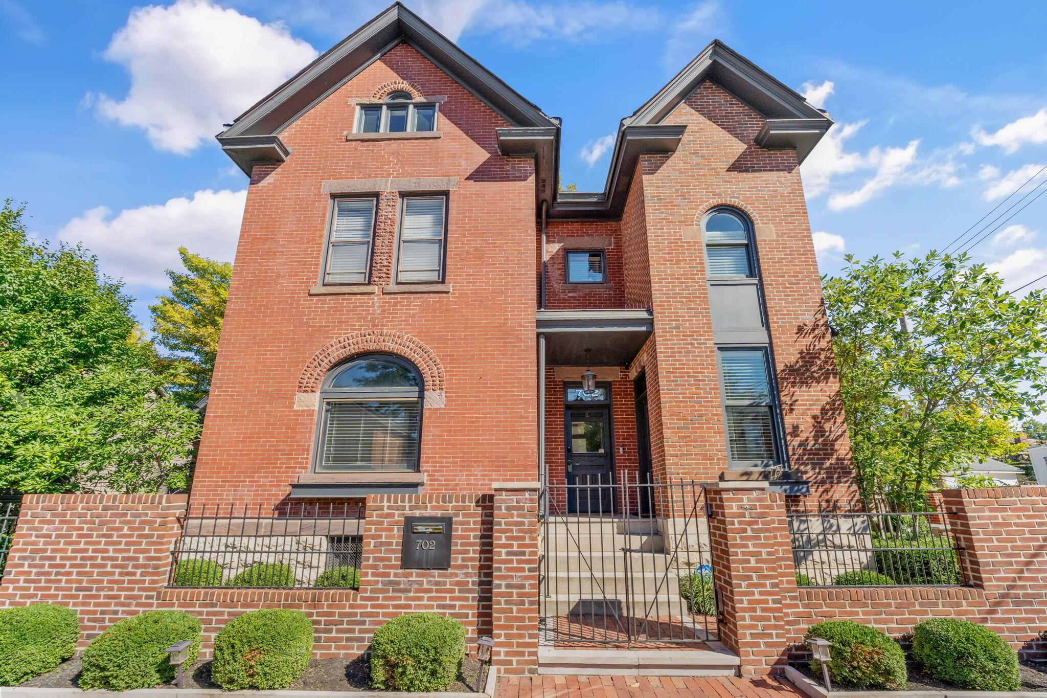 702 S 6th Street