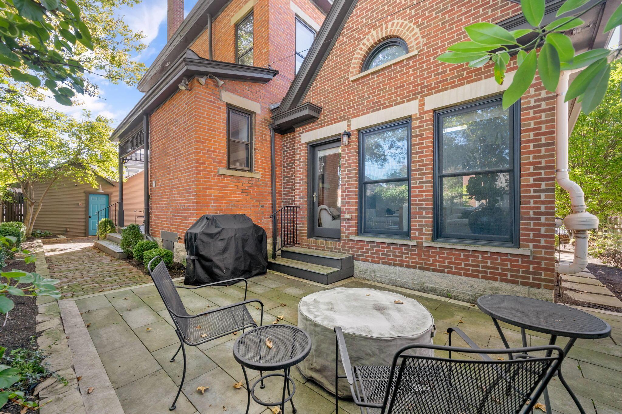 702 S 6th Street